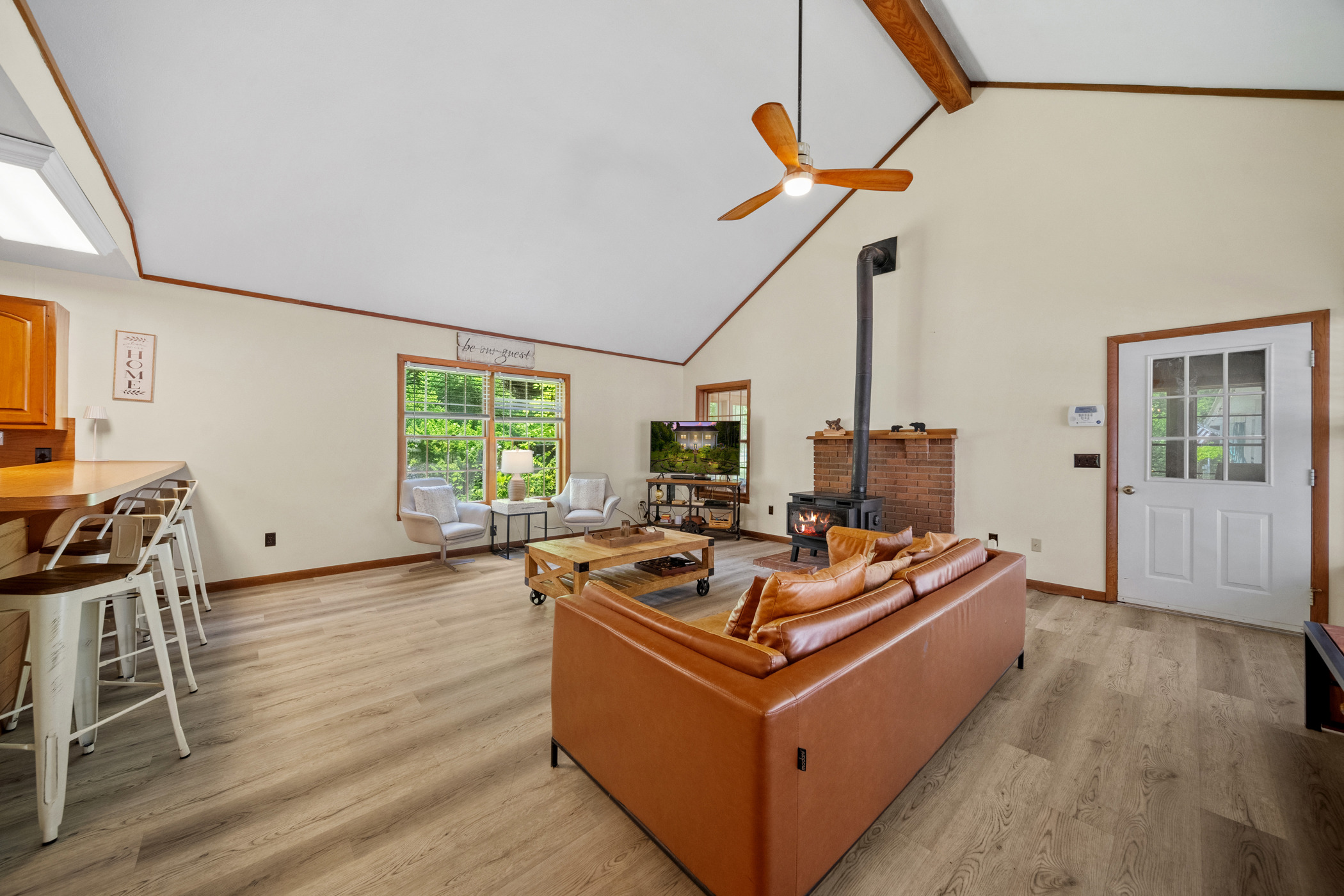 Gatlinburg, Tennessee, 37738, United States, 4 Bedrooms Bedrooms, ,3 BathroomsBathrooms,Residential,For Sale,1974957