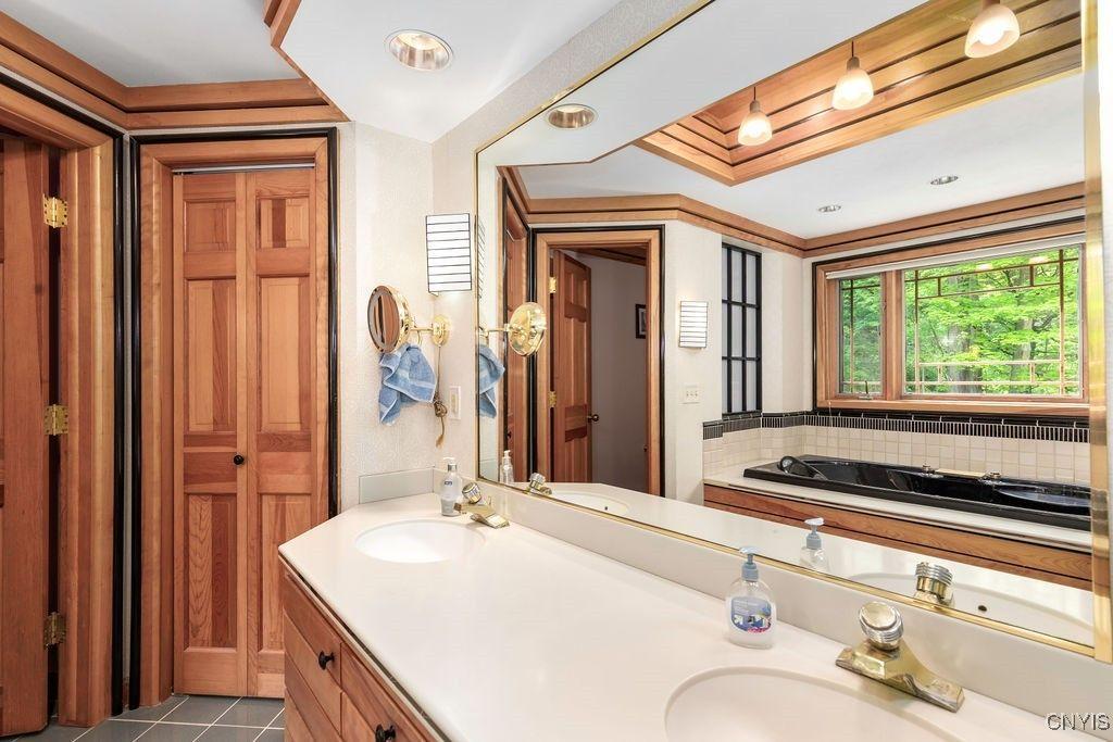 Jamesville, New York, 13078, United States, 4 Bedrooms Bedrooms, ,4 BathroomsBathrooms,Residential,For Sale,1829138