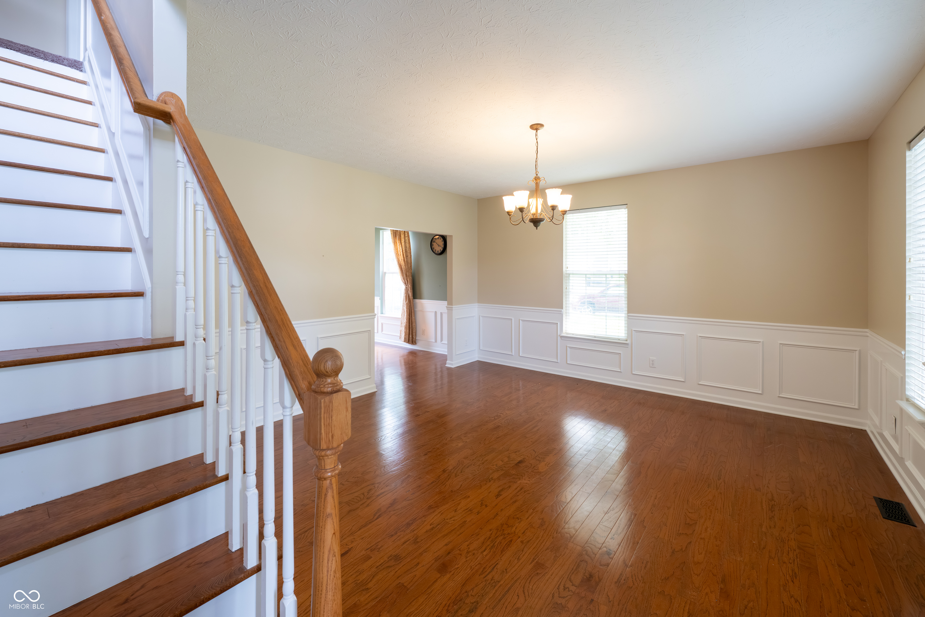 Carmel, Indiana, 46033, United States, 4 Bedrooms Bedrooms, ,4 BathroomsBathrooms,Residential,For Sale,1975371