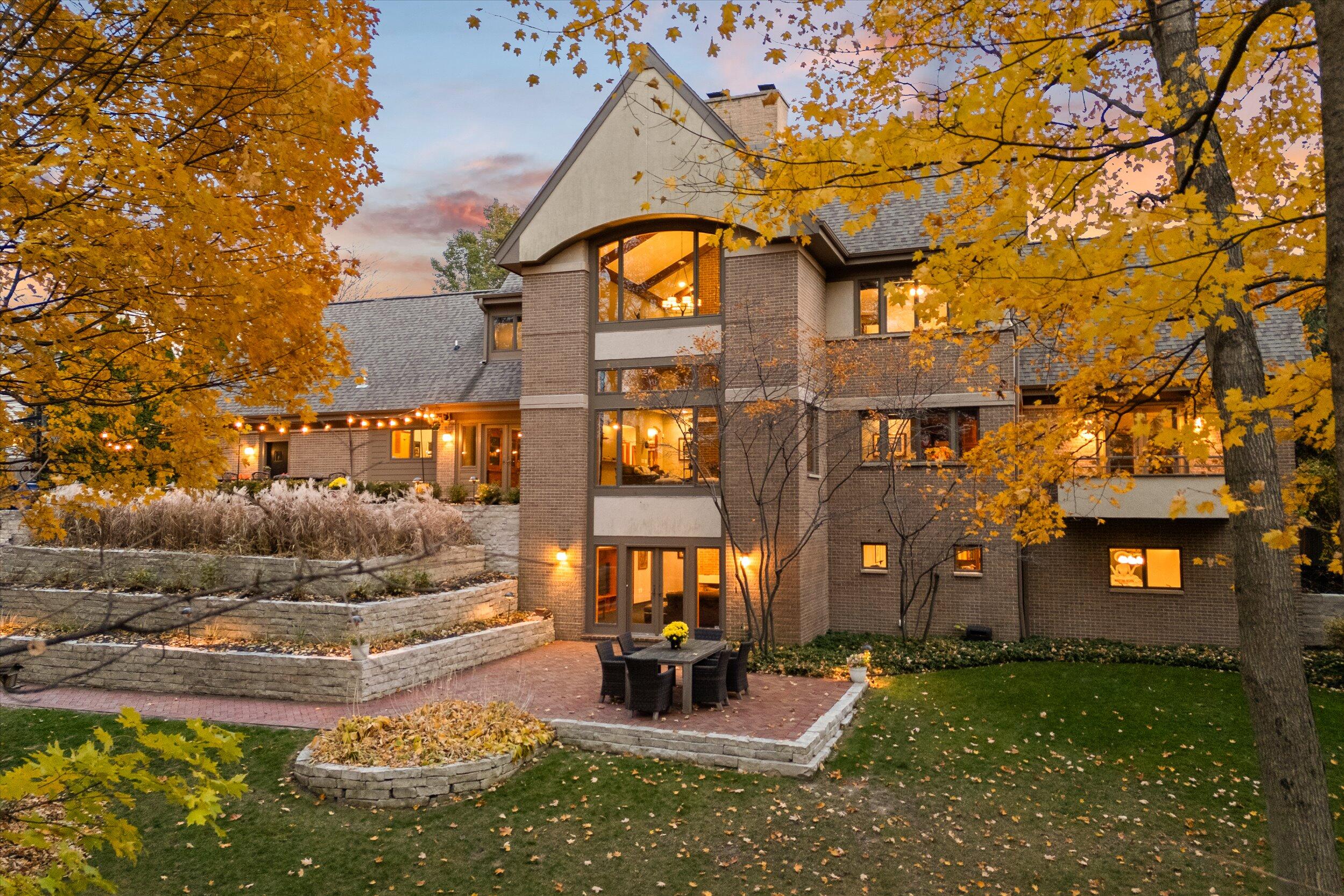 Grafton, Wisconsin, 53024, United States, 4 Bedrooms Bedrooms, ,6 BathroomsBathrooms,Residential,For Sale,1989565