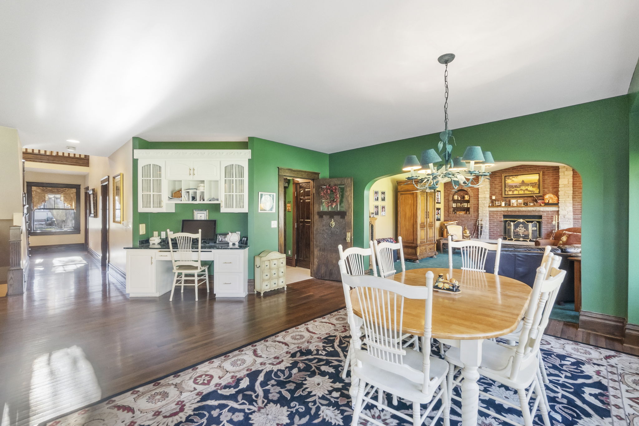 Mason City, Iowa, 50401, United States, 5 Bedrooms Bedrooms, ,3 BathroomsBathrooms,Residential,For Sale,1974101