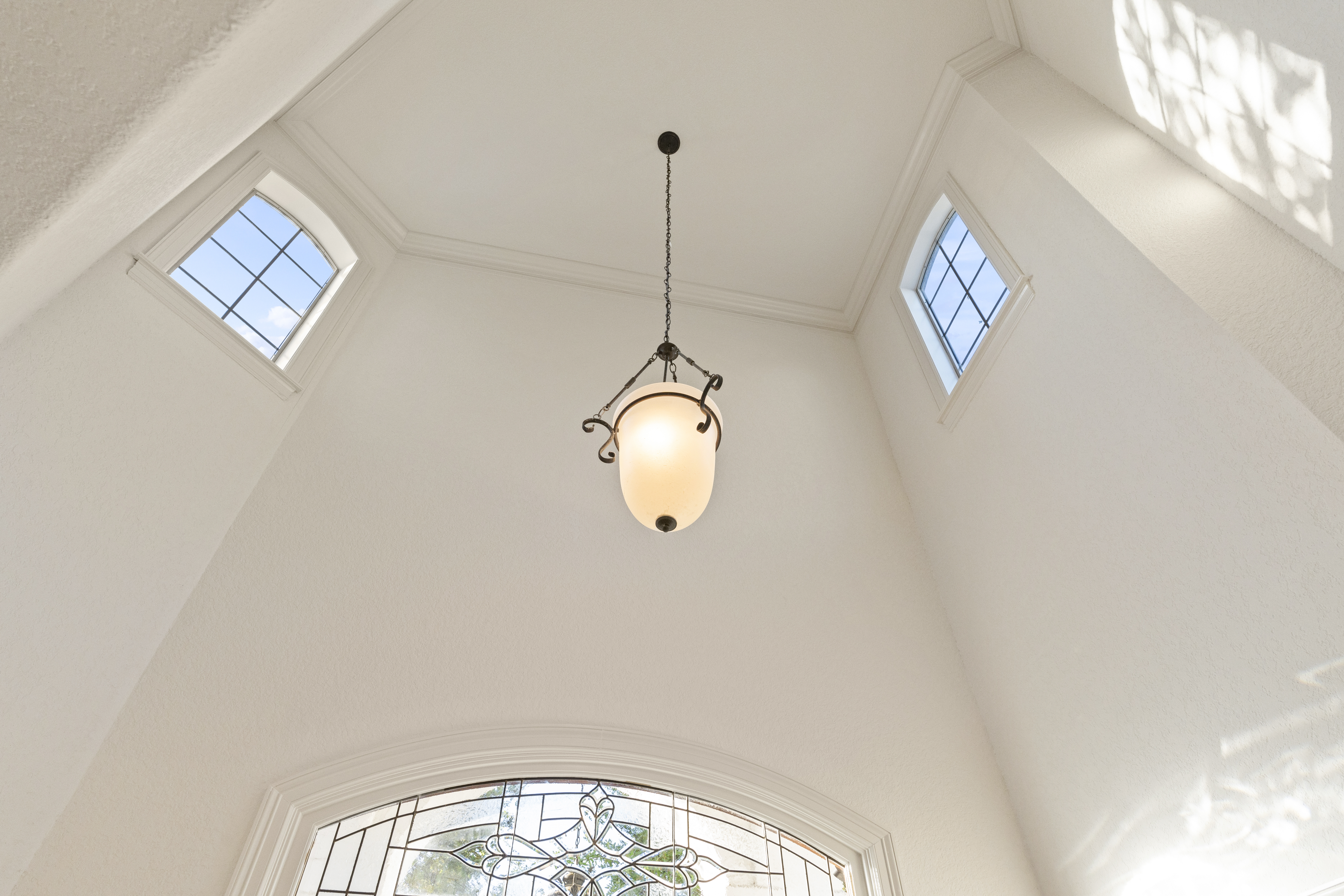  Updated Home with Captivating Interior Features - 物件實景