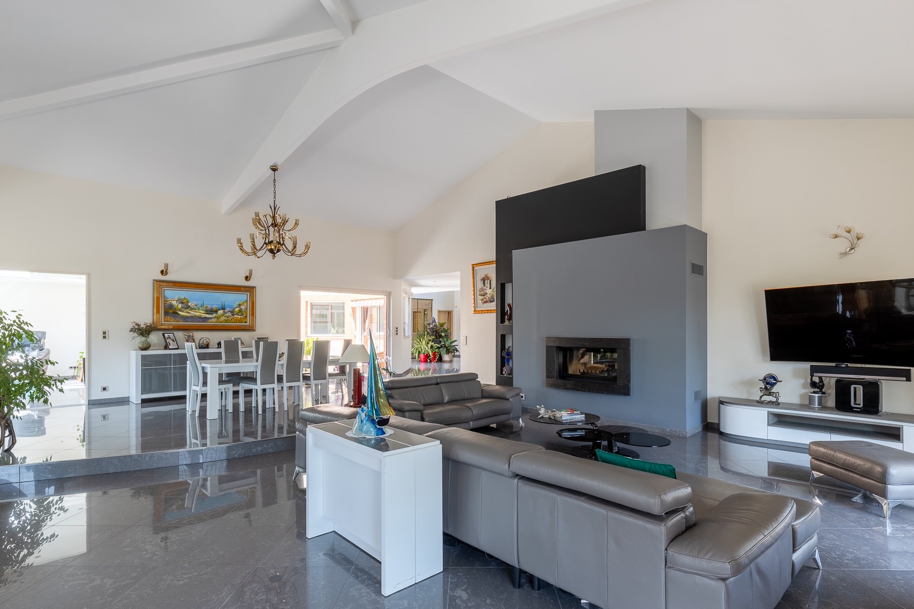  A superb, recently built property with exceptional features. - 物件實景