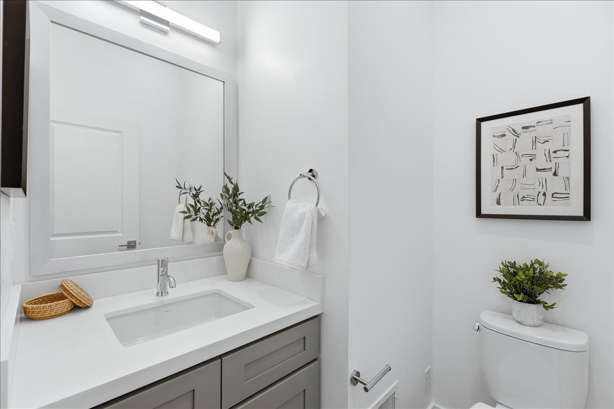 Mountain View, California, 94043, United States, 4 Bedrooms Bedrooms, ,4 BathroomsBathrooms,Residential,For Sale,1989678