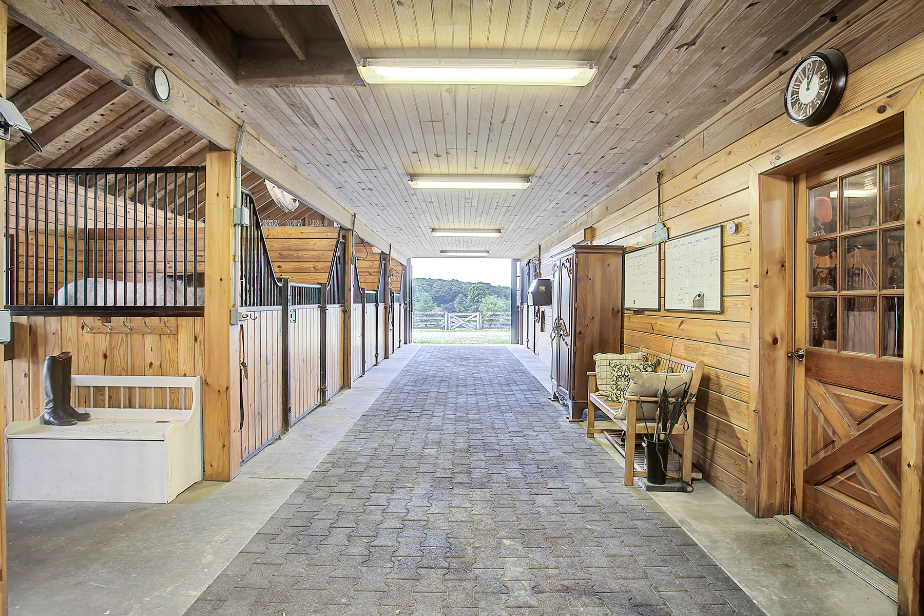  One of a Kind Well Appointed Custom Built Equestrian Property - 物件實景