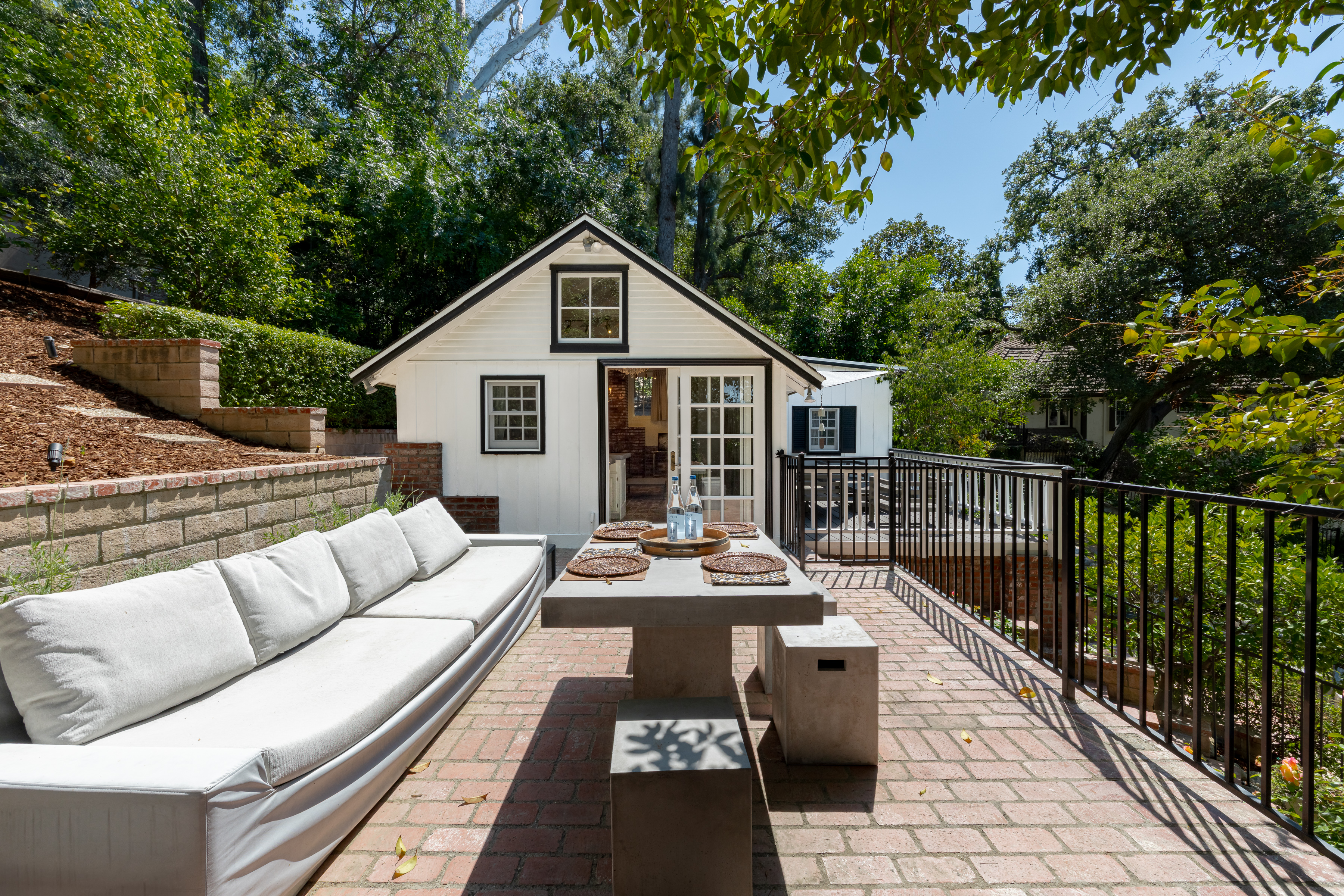  4650 Encino Avenue - 物件實景