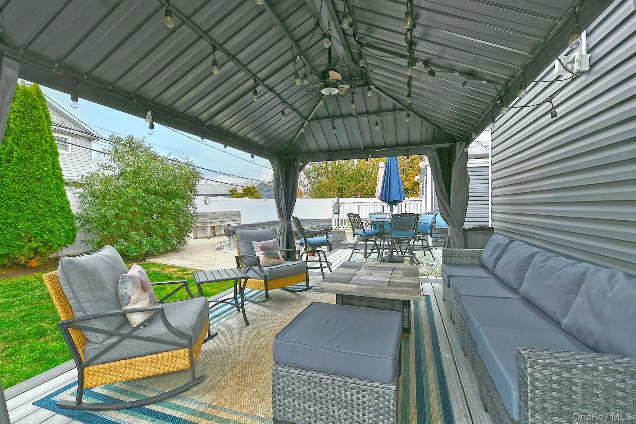 Hicksville, New York, 11801, United States, 3 Bedrooms Bedrooms, ,2 BathroomsBathrooms,Residential,For Sale,1986548