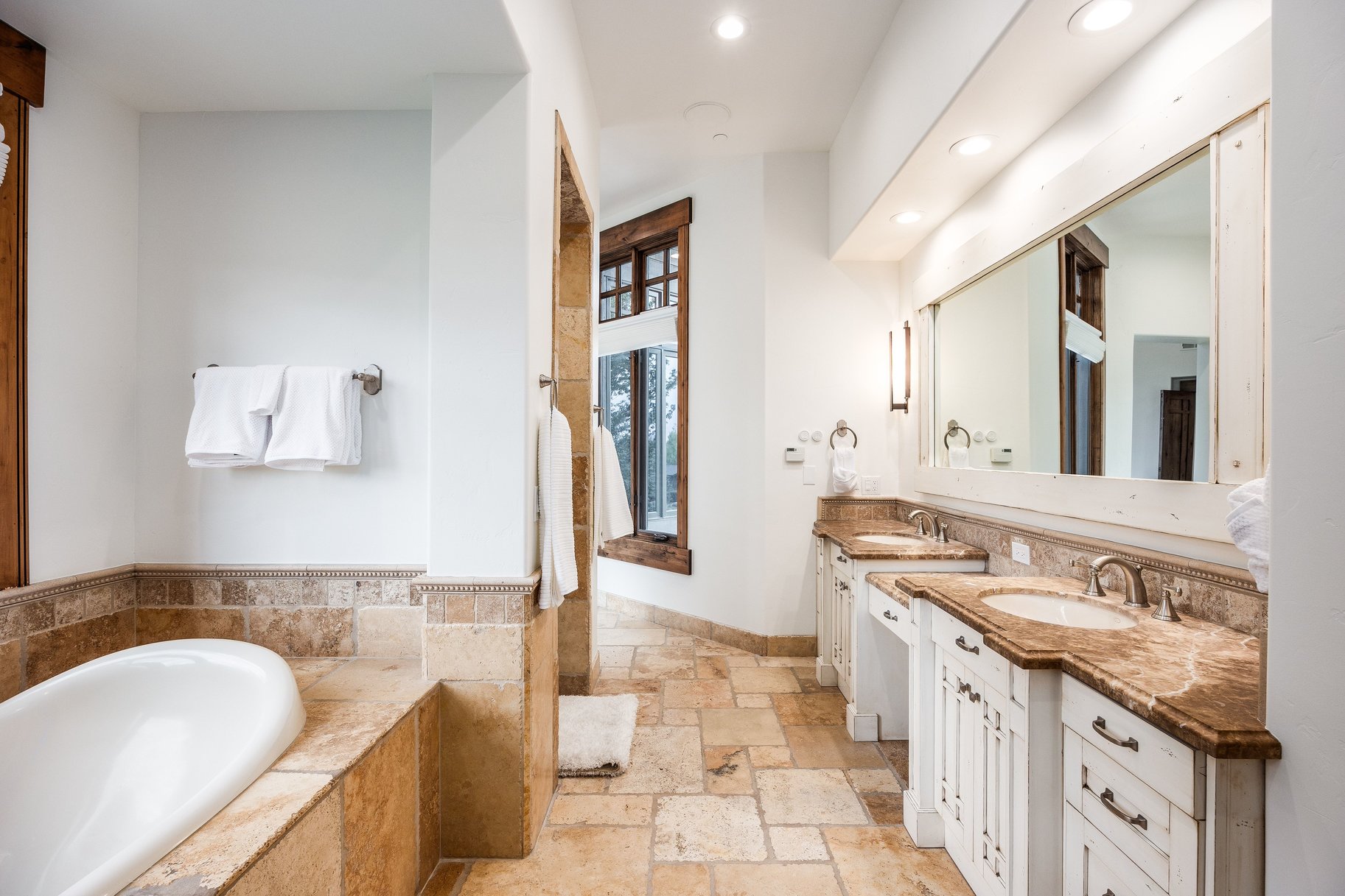  Spacious Glenwild Home with Resort Views, Private Guest Suite and Expansive Yard - 物件實景