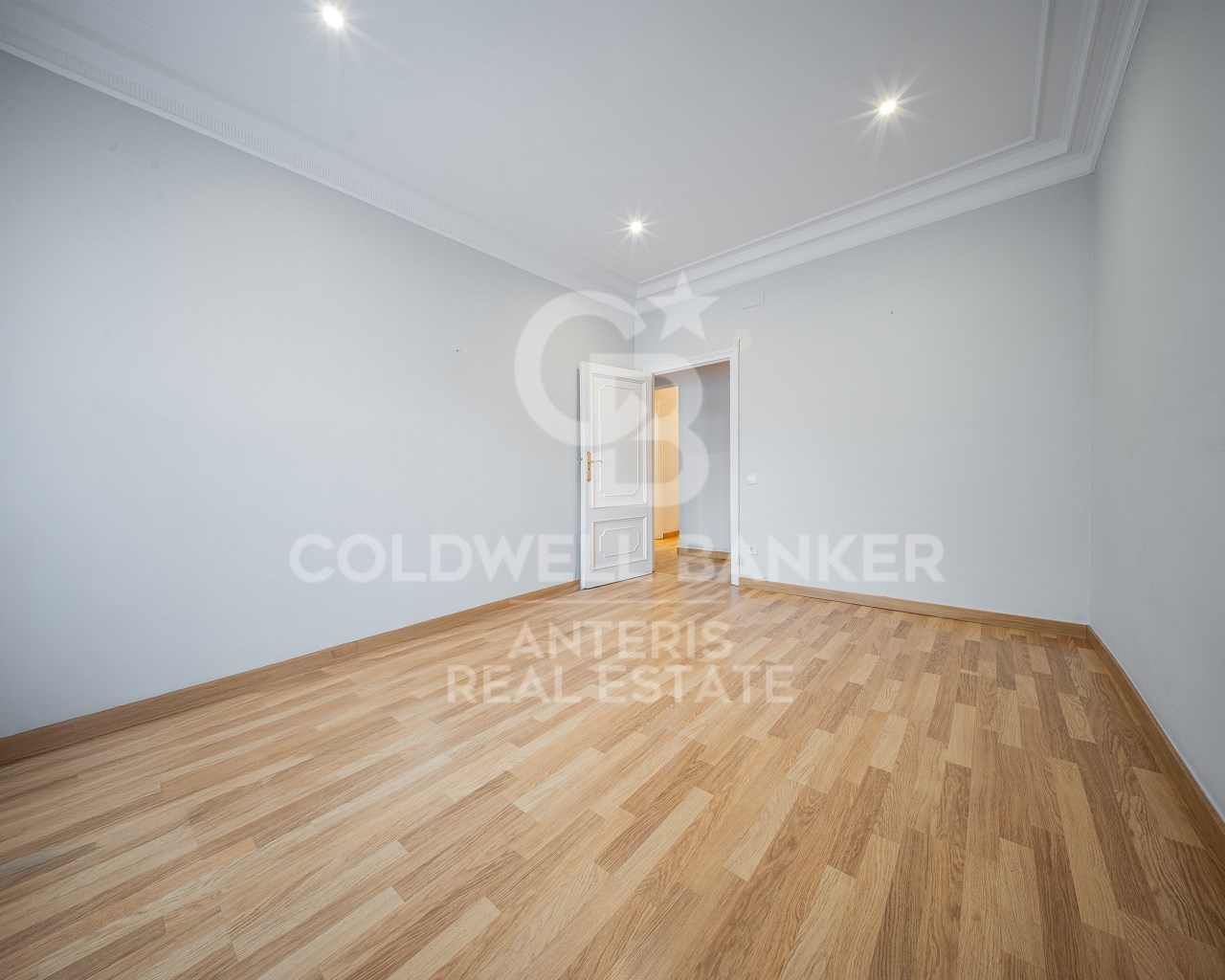 Barcelona, Catalonia, ES, 6 Bedrooms Bedrooms, ,3 BathroomsBathrooms,Residential,For Sale,1907605