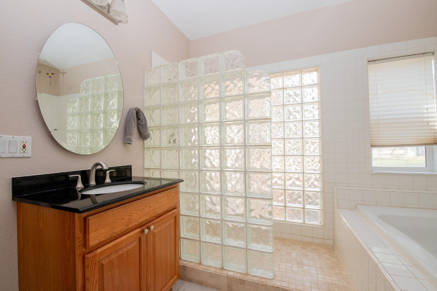 Arbuckle, California, 95912, United States, 3 Bedrooms Bedrooms, ,2 BathroomsBathrooms,Residential,For Sale,1991763