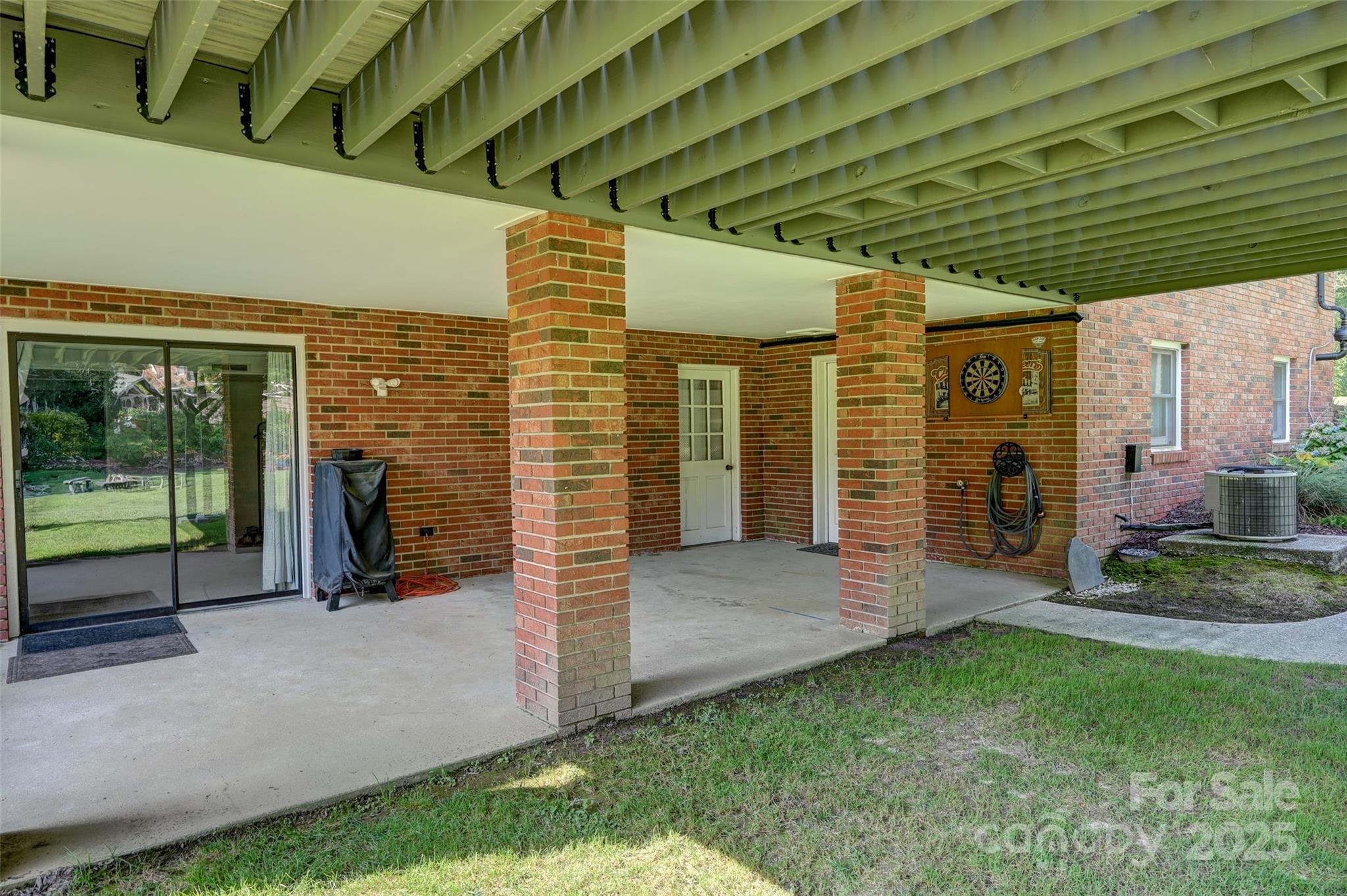 Hendersonville, North Carolina, 28739, United States, 5 Bedrooms Bedrooms, ,3 BathroomsBathrooms,Residential,For Sale,1903677