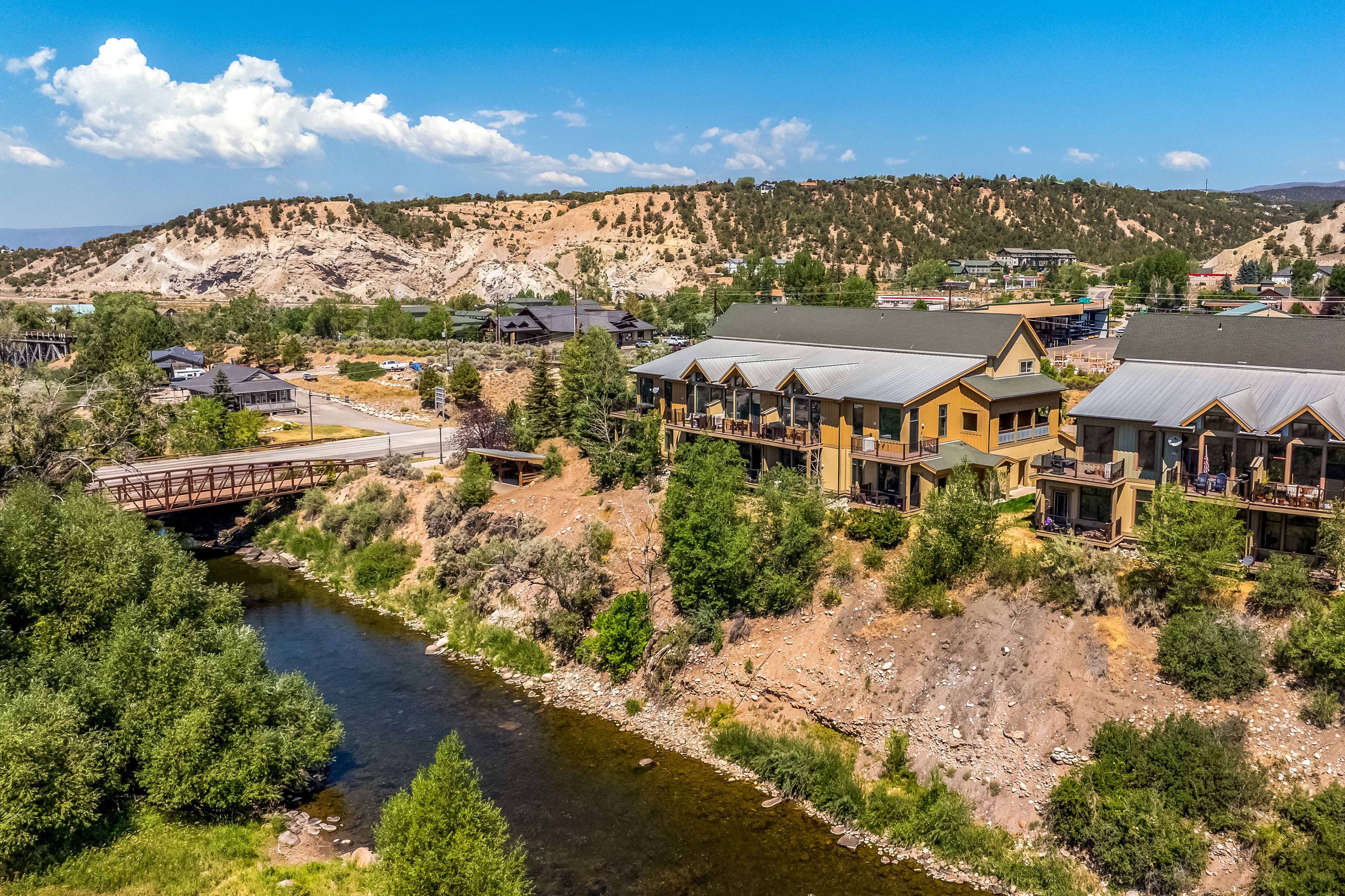  Riverfront Living on the Banks of the Eagle River - 物件實景