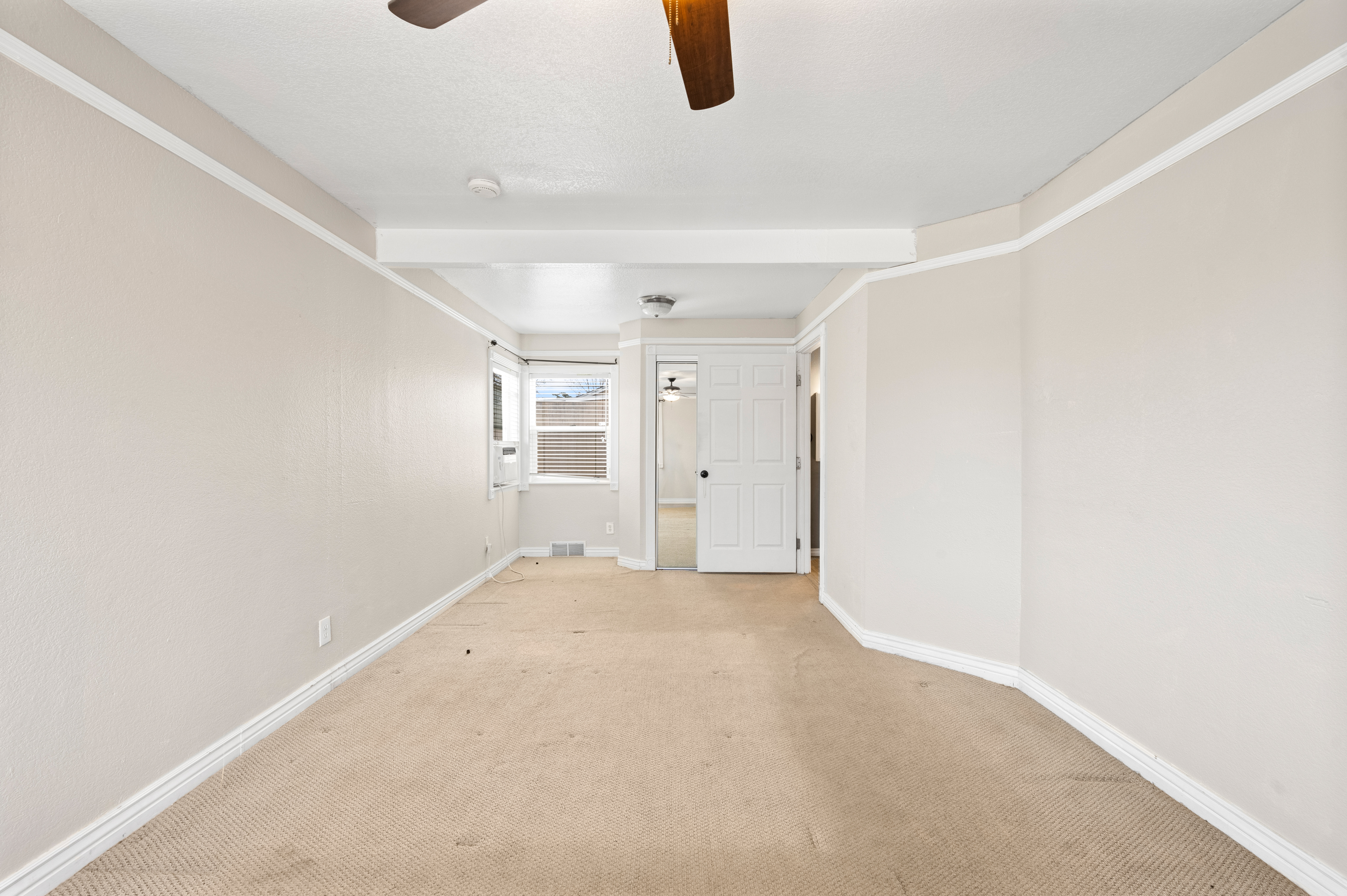  5 Bedroom Home Just Steps From Huston Lake Park - 物件實景