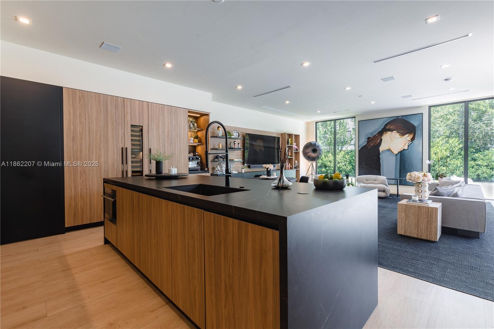 South Miami, Florida, 33143, United States, 6 Bedrooms Bedrooms, ,7 BathroomsBathrooms,Residential,For Sale,1925819