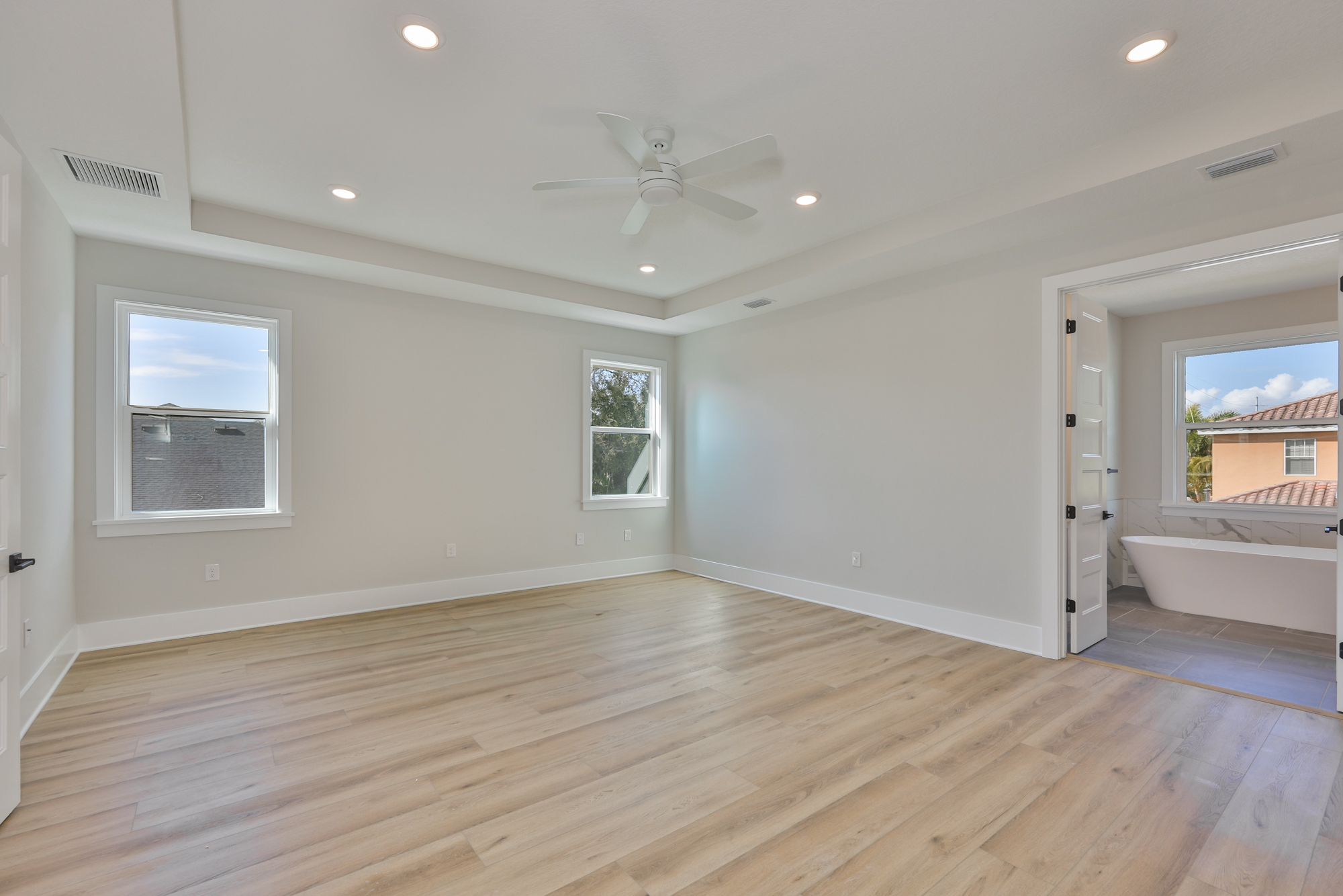 Tampa, Florida, 33611, United States, 5 Bedrooms Bedrooms, ,4 BathroomsBathrooms,Residential,For Sale,1992381