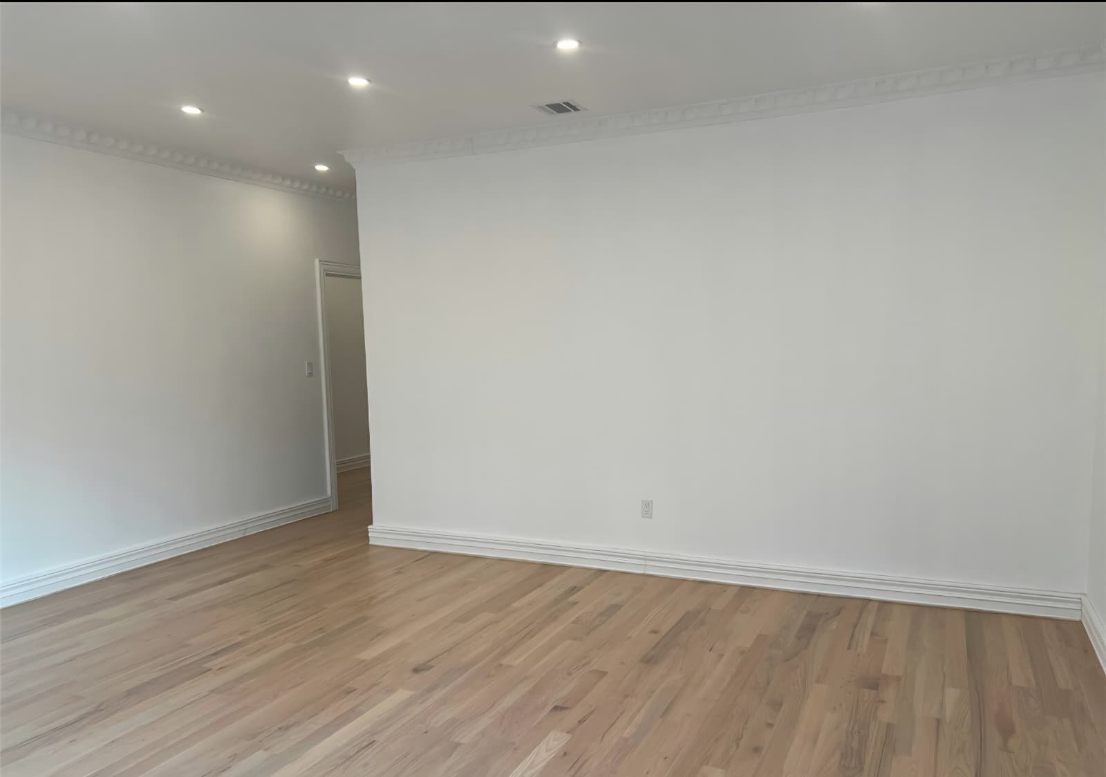 Little Ferry, New Jersey, 07643, United States, 5 Bedrooms Bedrooms, ,4 BathroomsBathrooms,Residential,For Sale,1980185