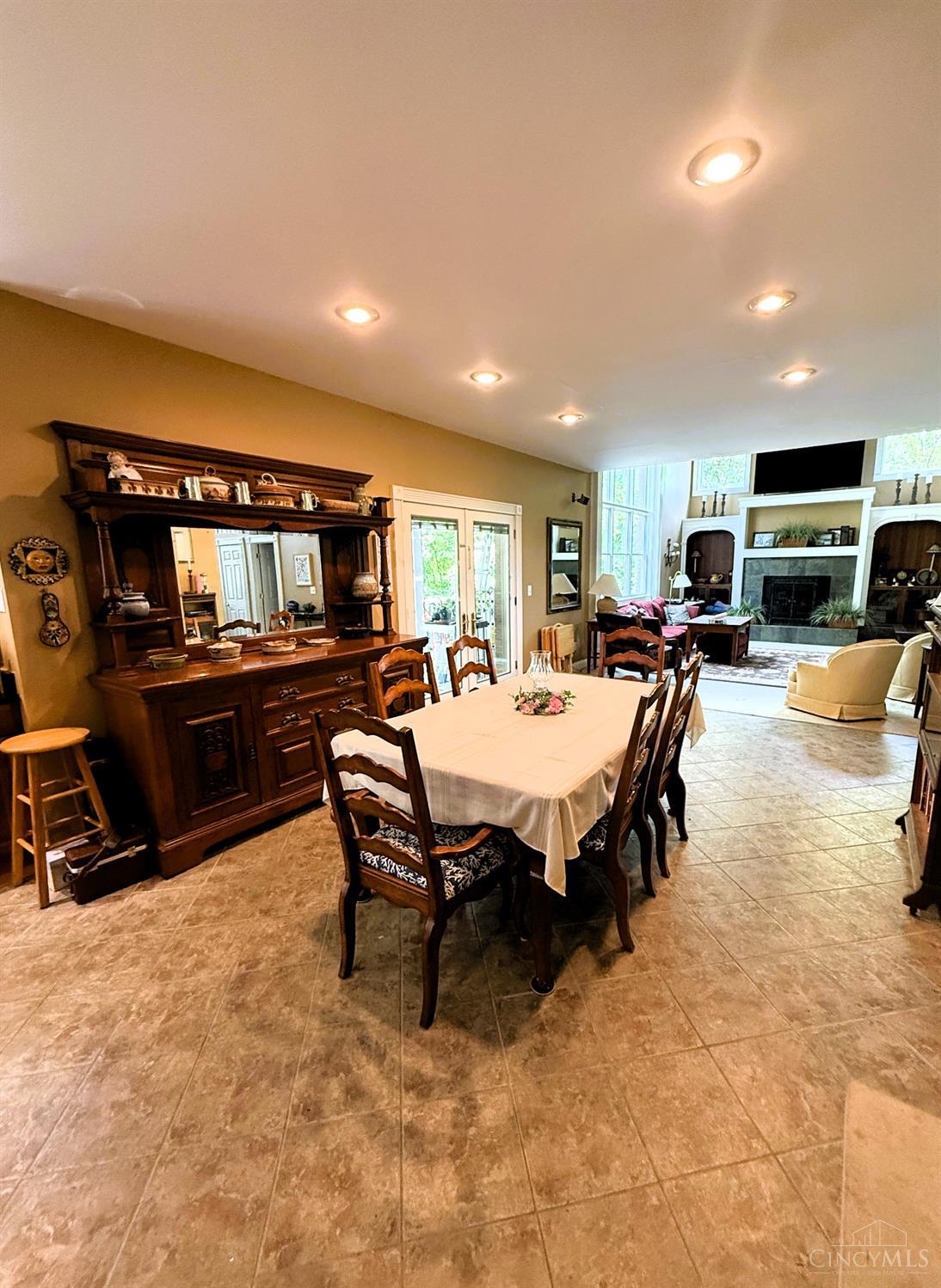 Montgomery, Ohio, 45242, United States, 5 Bedrooms Bedrooms, ,6 BathroomsBathrooms,Residential,For Sale,1914121