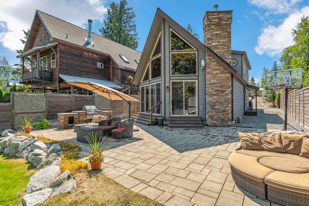 Sagle, Idaho, 83860, United States, 4 Bedrooms Bedrooms, ,2 BathroomsBathrooms,Residential,For Sale,2013773