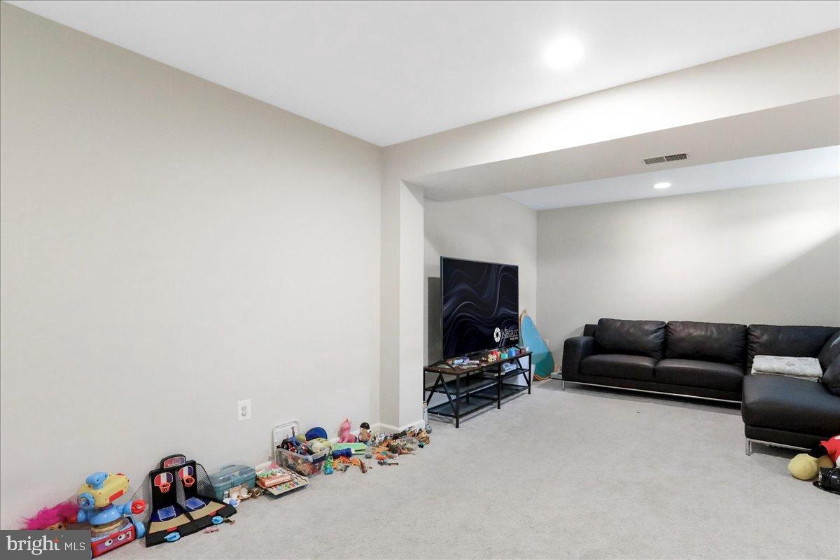 New Market, Maryland, 21774, United States, 5 Bedrooms Bedrooms, ,4 BathroomsBathrooms,Residential,For Sale,2008172