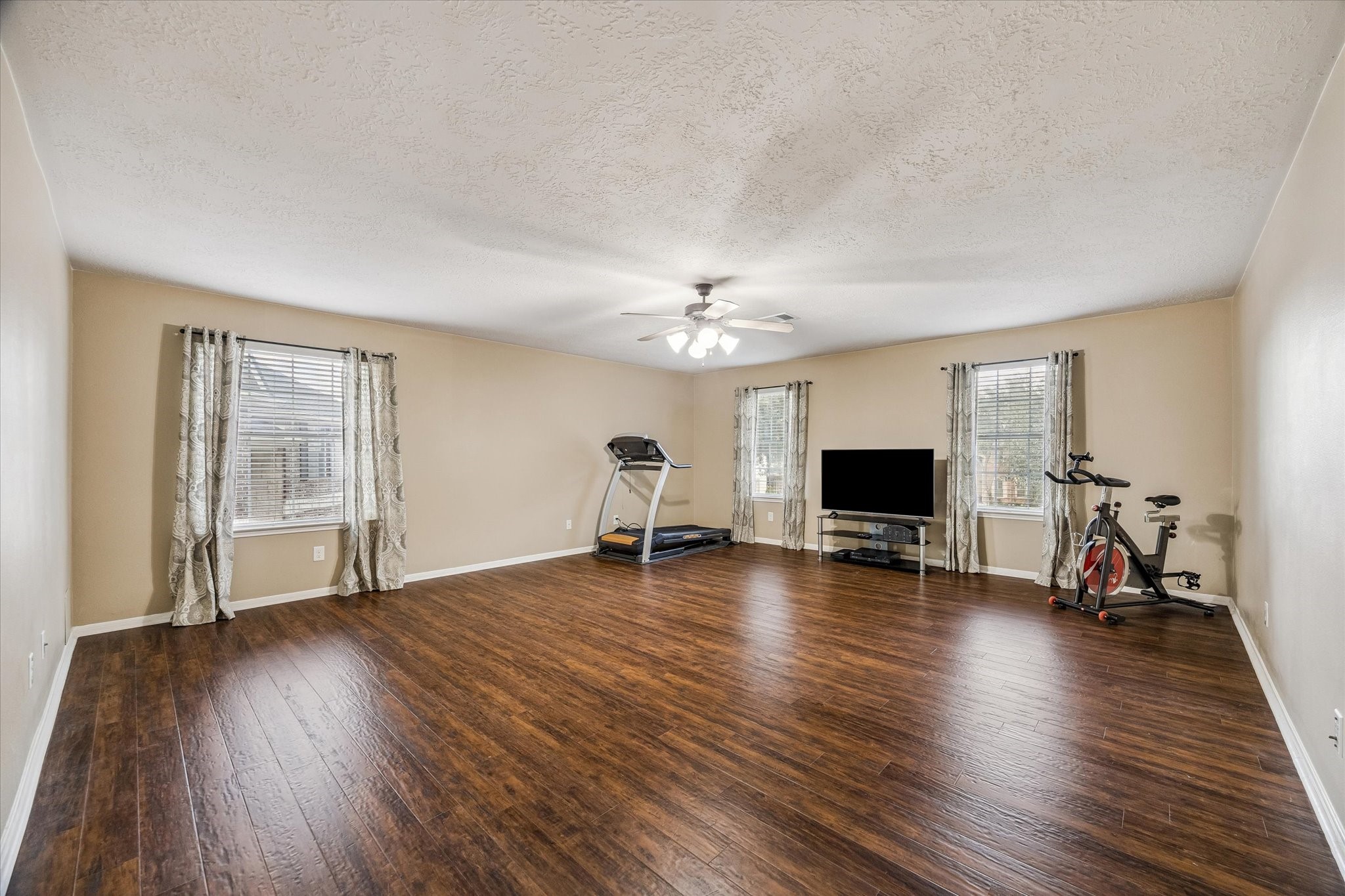  2209 Tracy Way - 物件實景