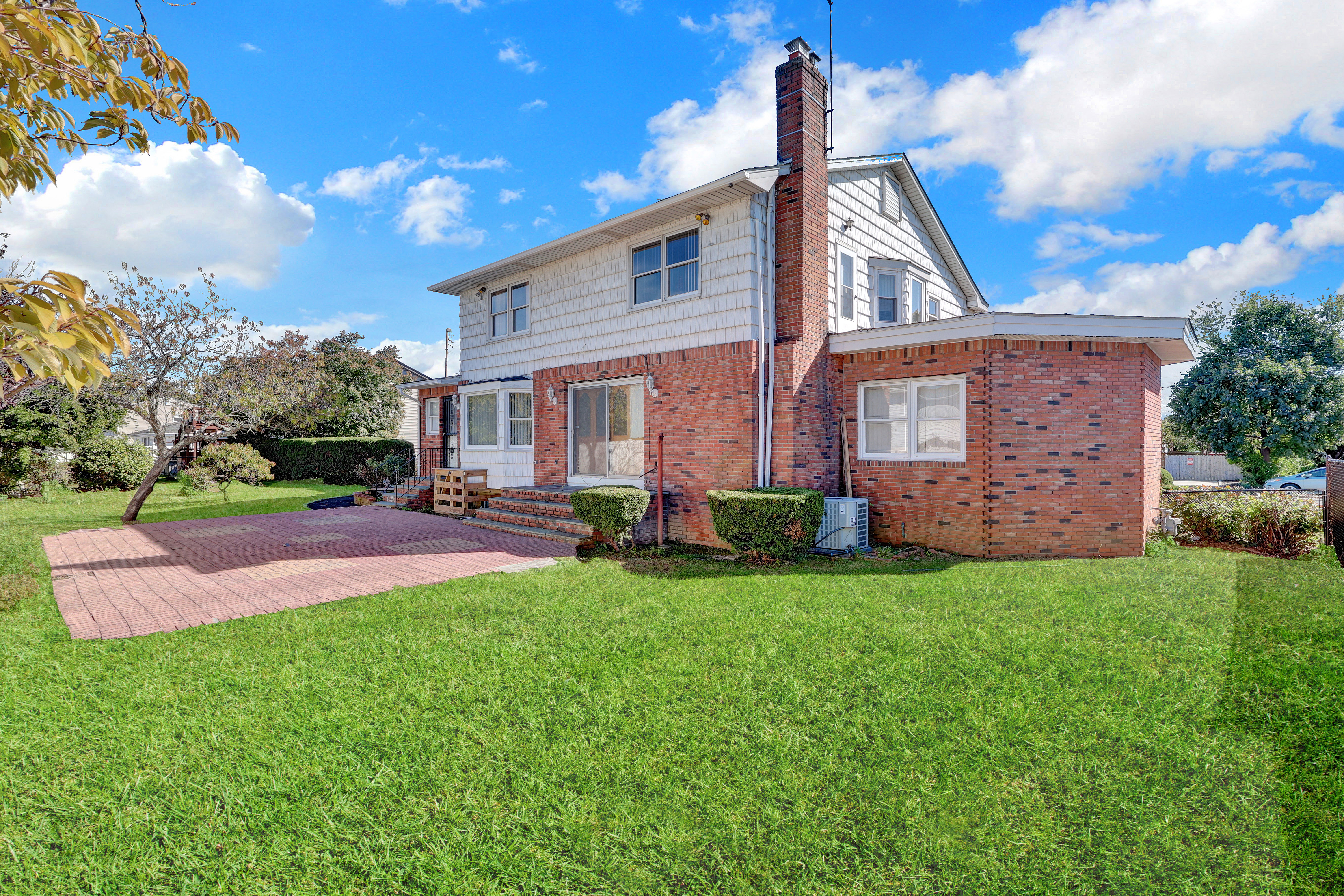 West Babylon, New York, 11704, United States, 3 Bedrooms Bedrooms, ,3 BathroomsBathrooms,Residential,For Sale,1977604