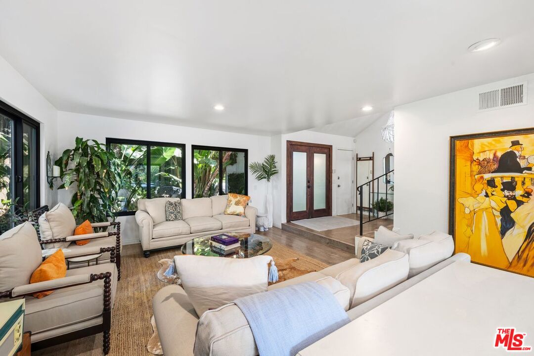 Los Angeles, California, 90077, United States, 5 Bedrooms Bedrooms, ,1 BathroomBathrooms,Residential,For Sale,1987970