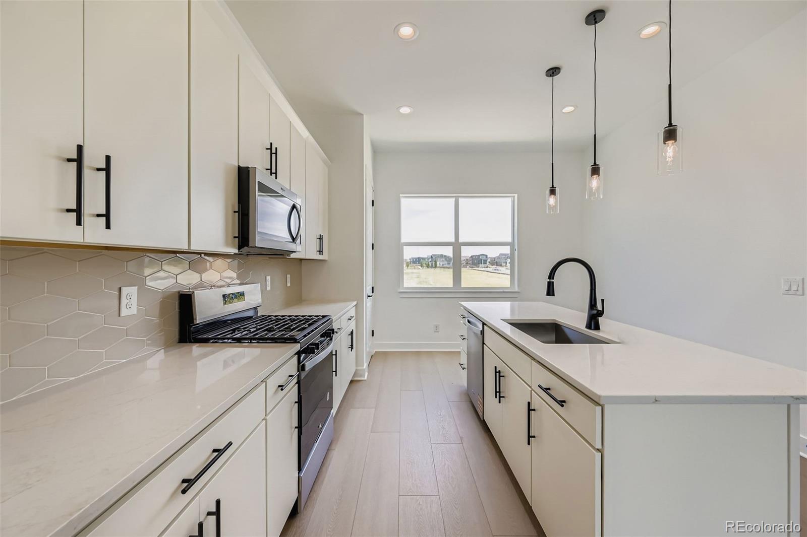 Aurora, Colorado, 80019, United States, 4 Bedrooms Bedrooms, ,3 BathroomsBathrooms,Residential,For Sale,1958574