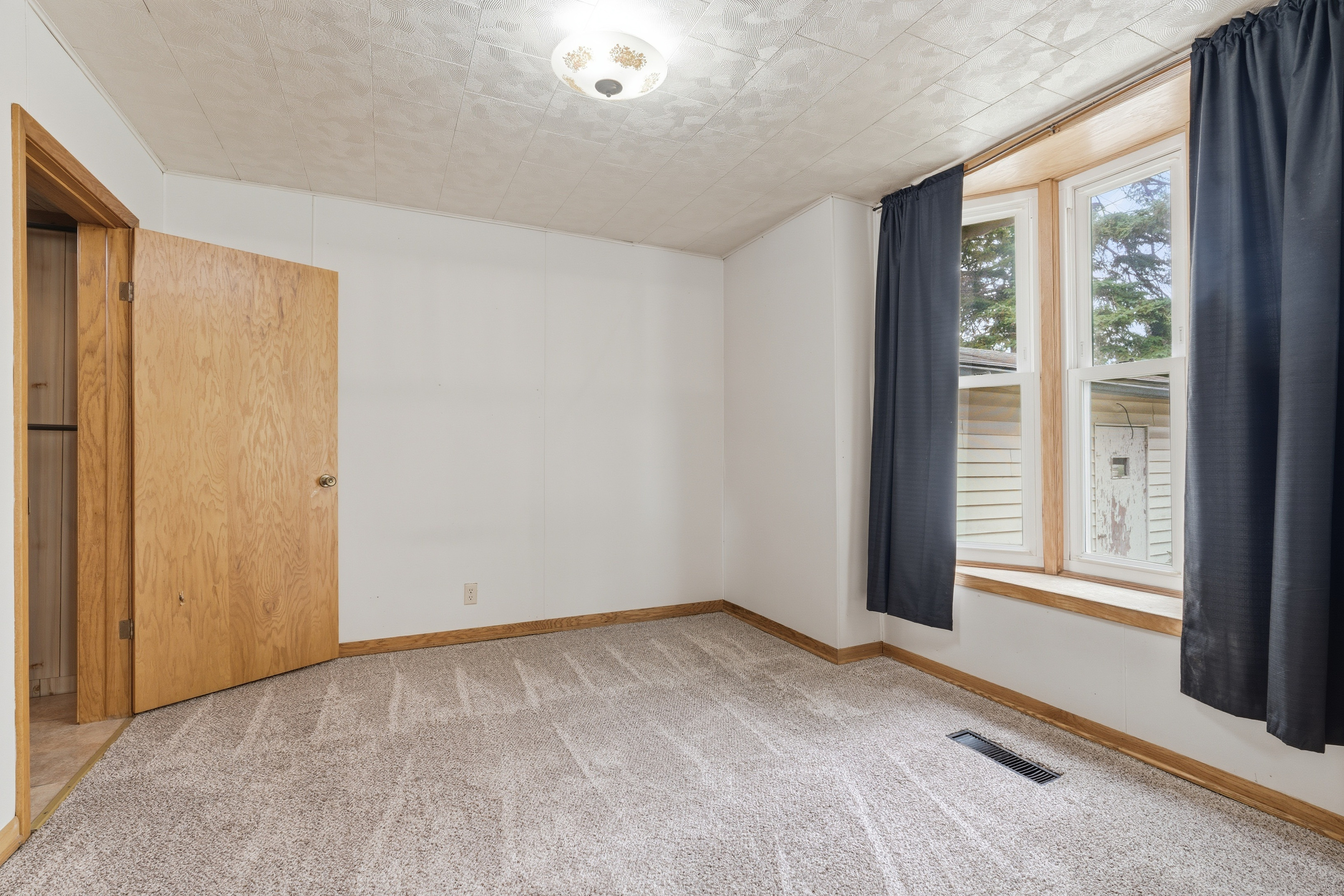  Charming Corner Lot Living in the Heart of Elgin - 物件實景