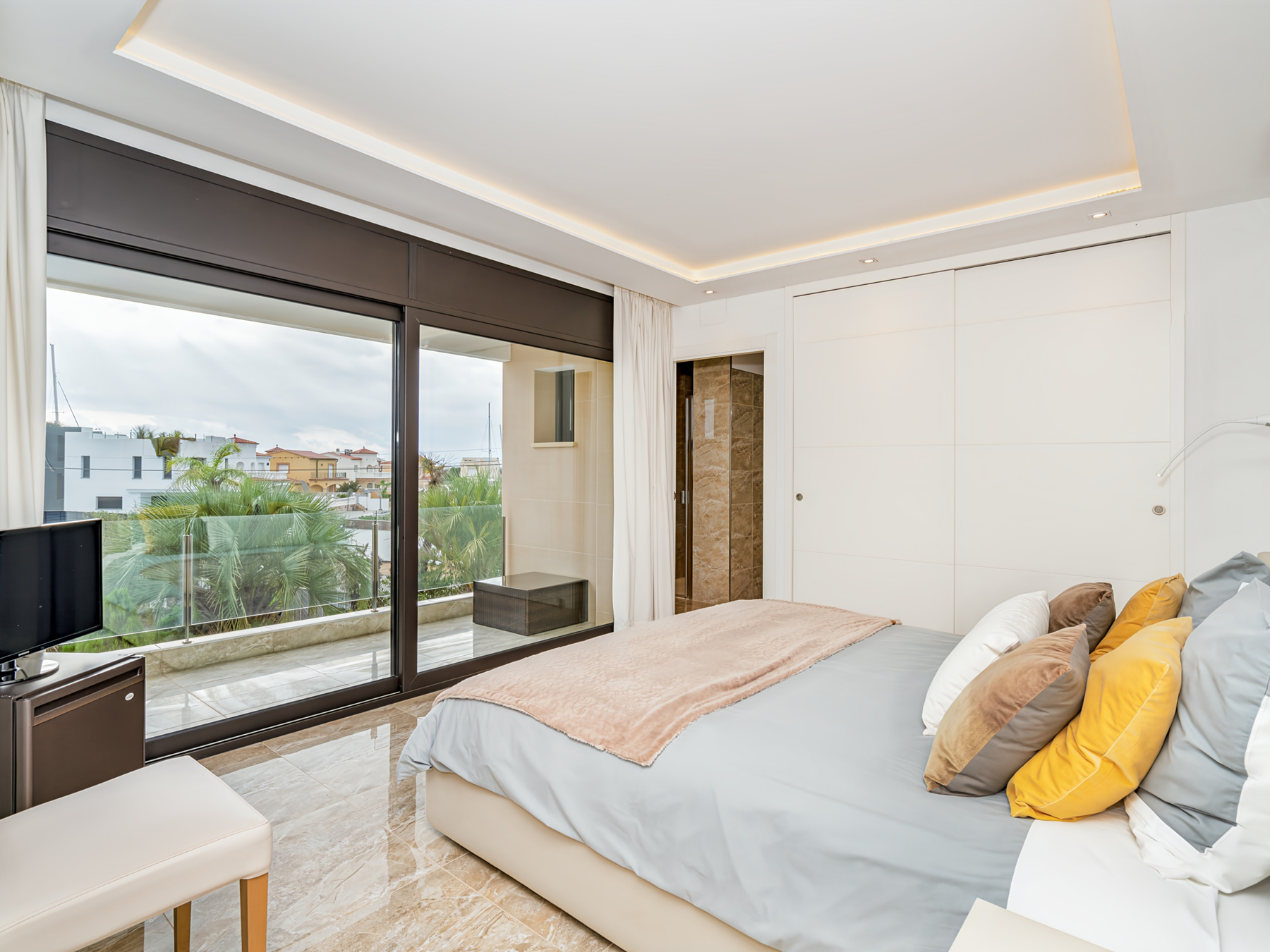 where  luxury and nautical living meet - 物件實景