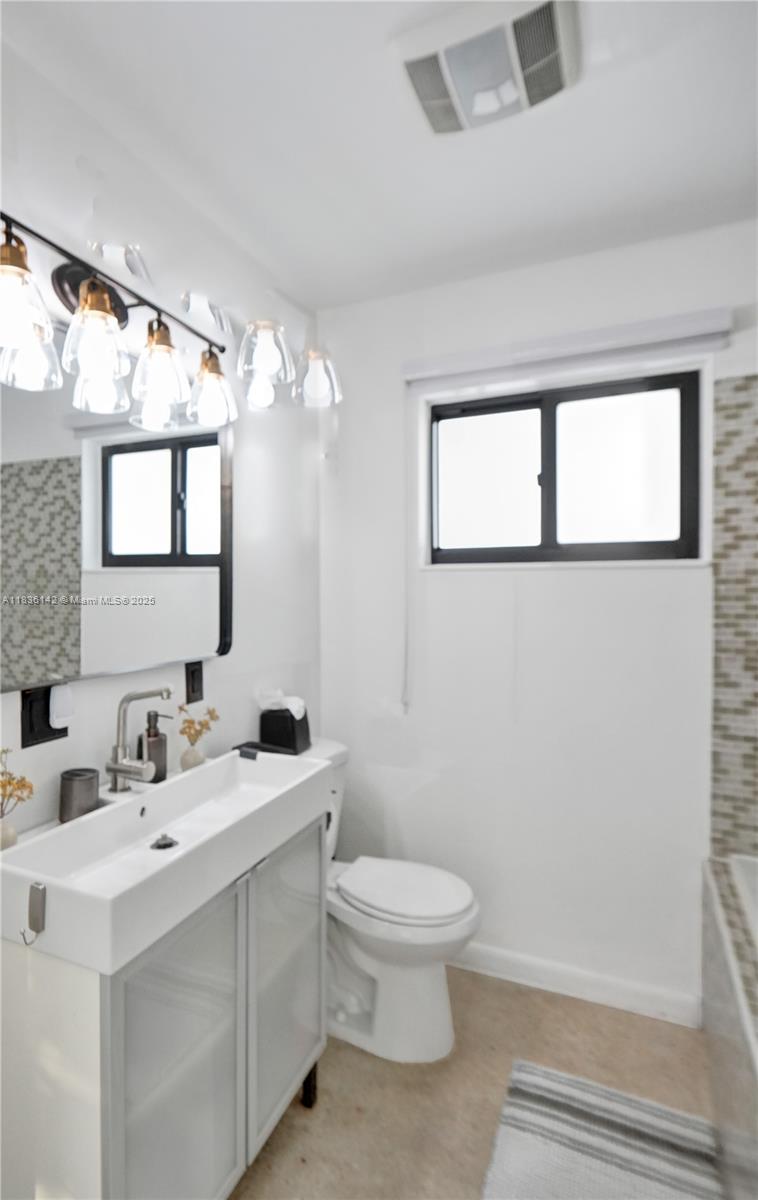 Hollywood, Florida, 33019, United States, 3 Bedrooms Bedrooms, ,2 BathroomsBathrooms,Residential,For Sale,1898660