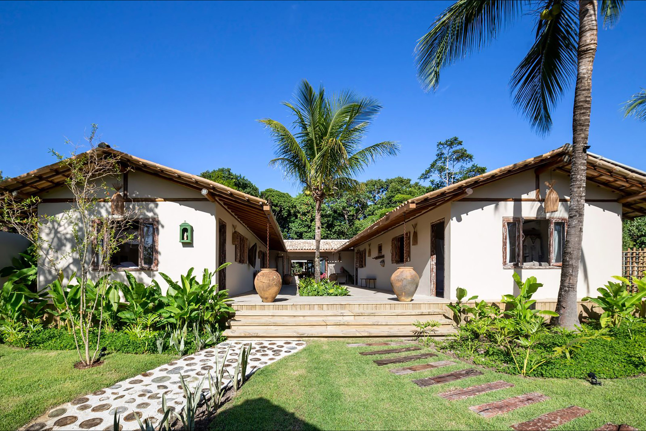  Refined residence with sophisticated interiors and native forest views - 物件實景