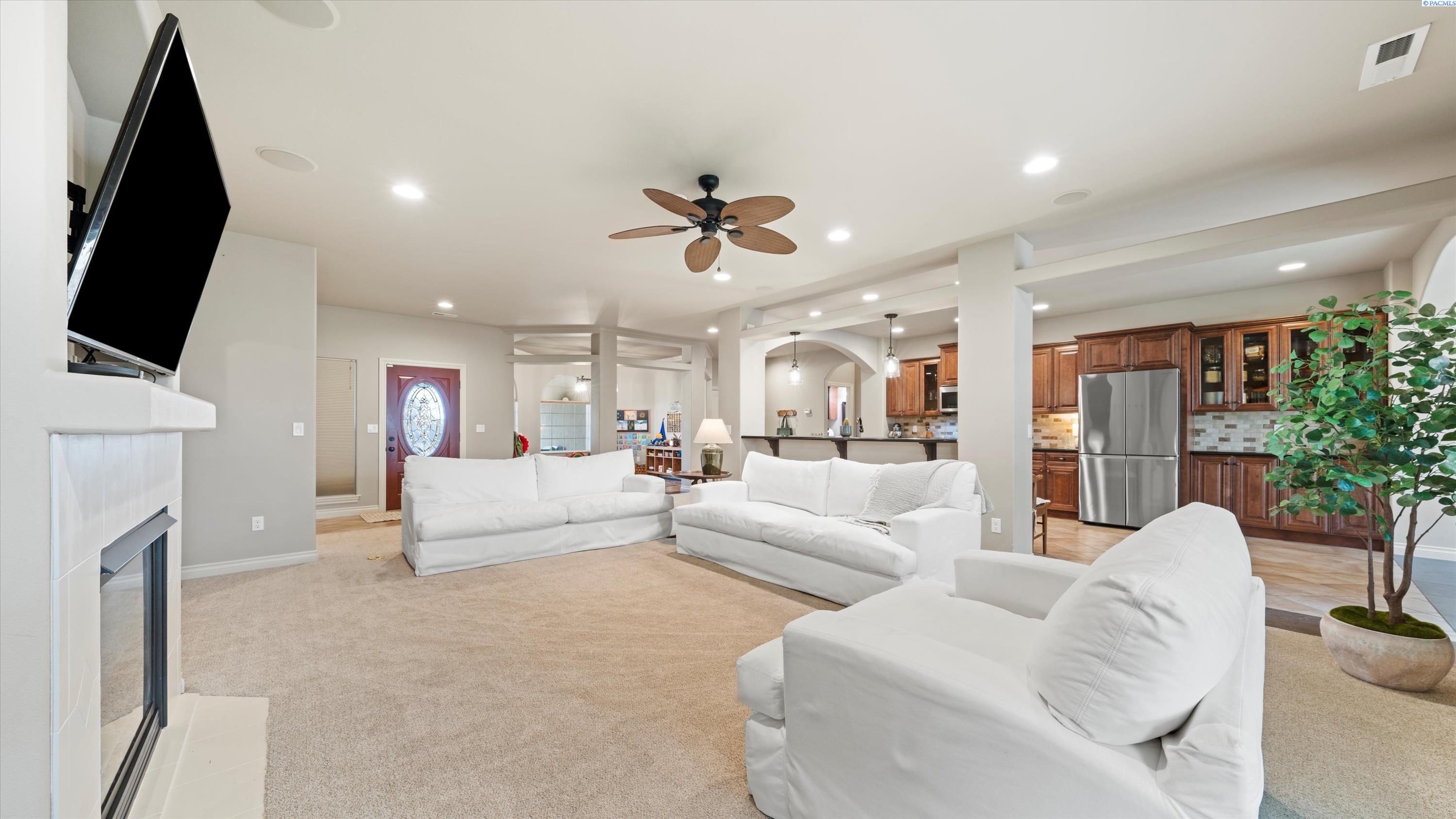 Kennewick, Washington, 99337, United States, 3 Bedrooms Bedrooms, ,2 BathroomsBathrooms,Residential,For Sale,1941817
