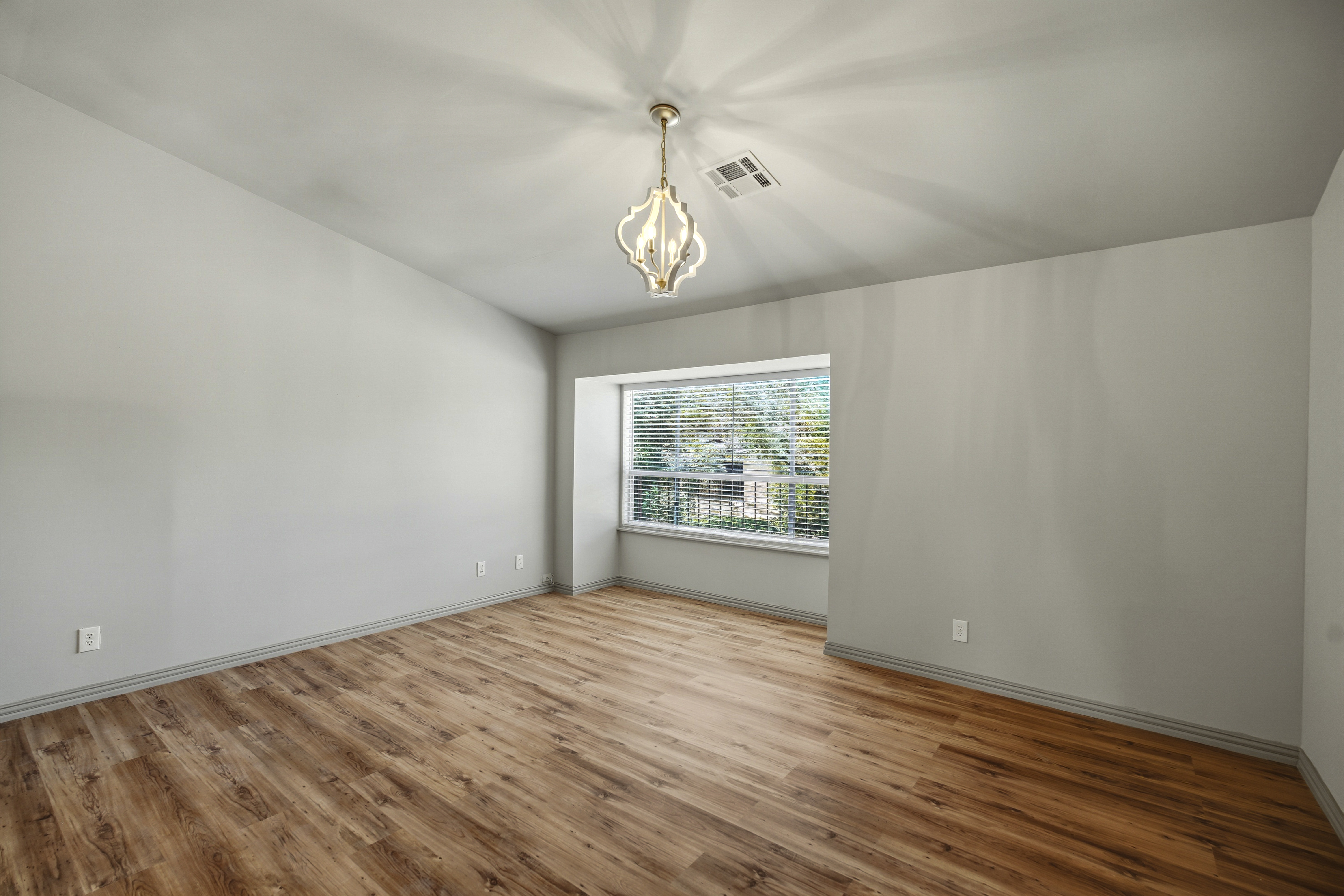 Move-In Ready Condo in Prime Location - 物件實景