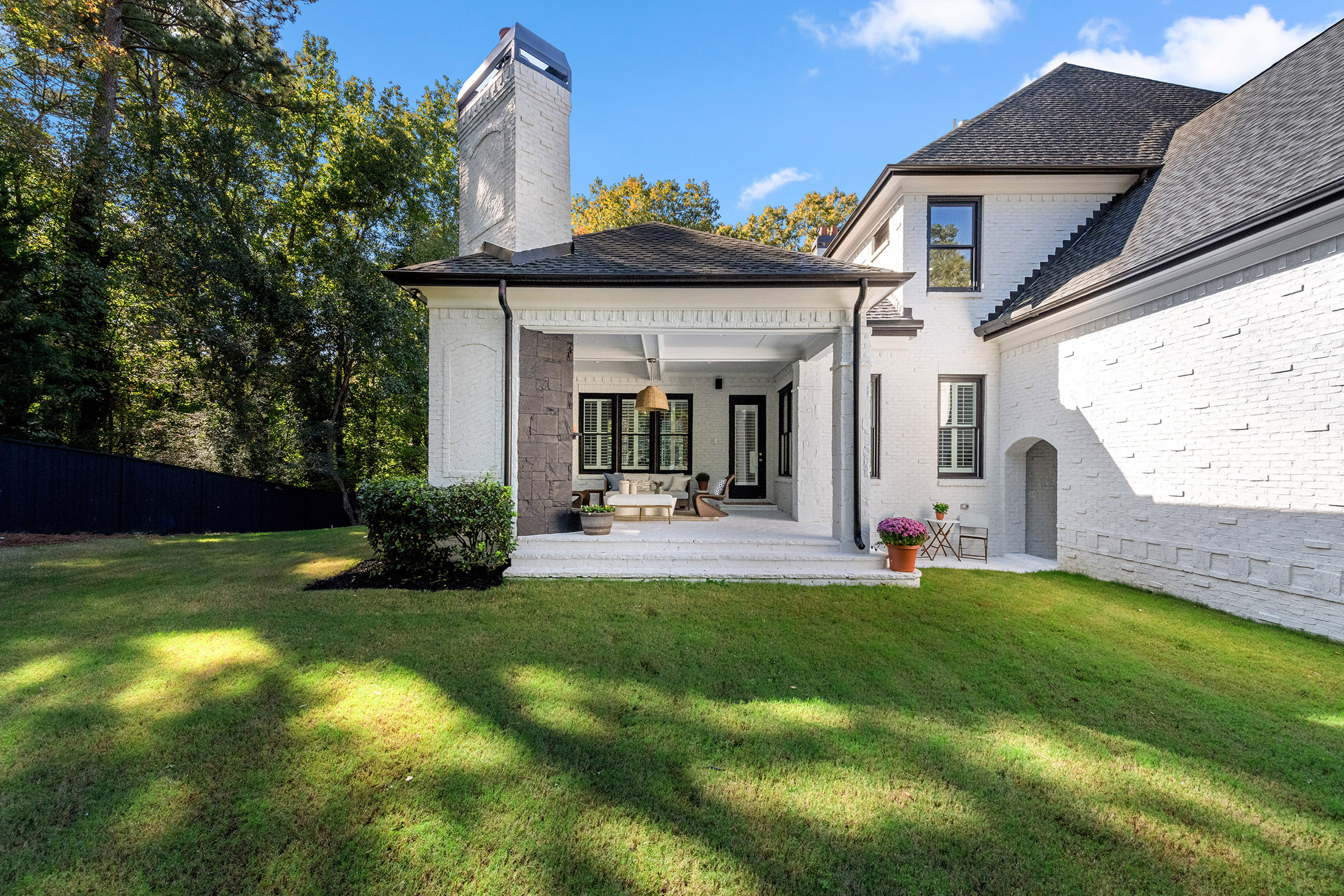  Exceptional Estate Combines Modern Luxury and Timeless Elegance - 物件實景