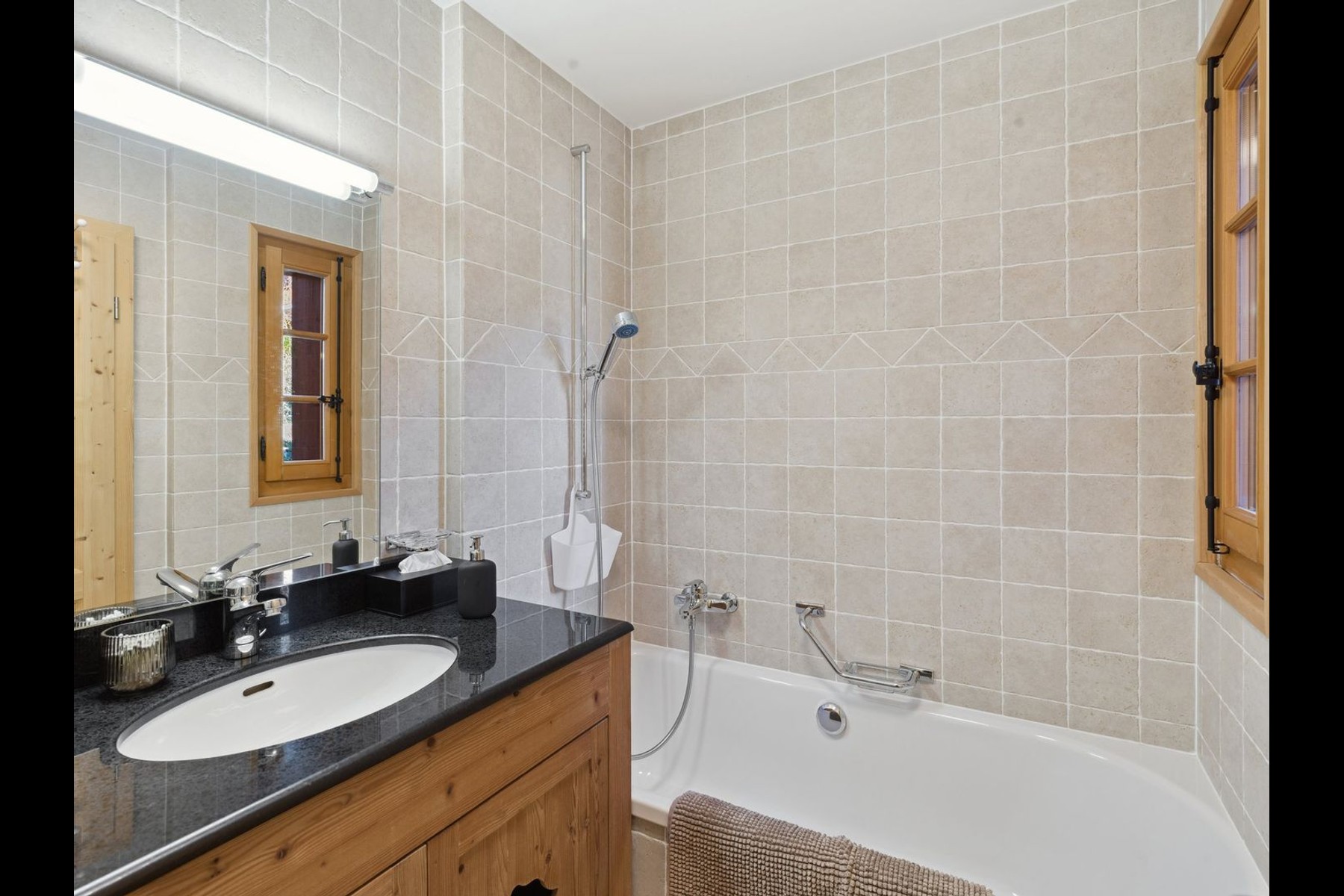  Beautiful 4.5-bedroom home with a fireplace, private garden, view, and 2 parking - 物件實景