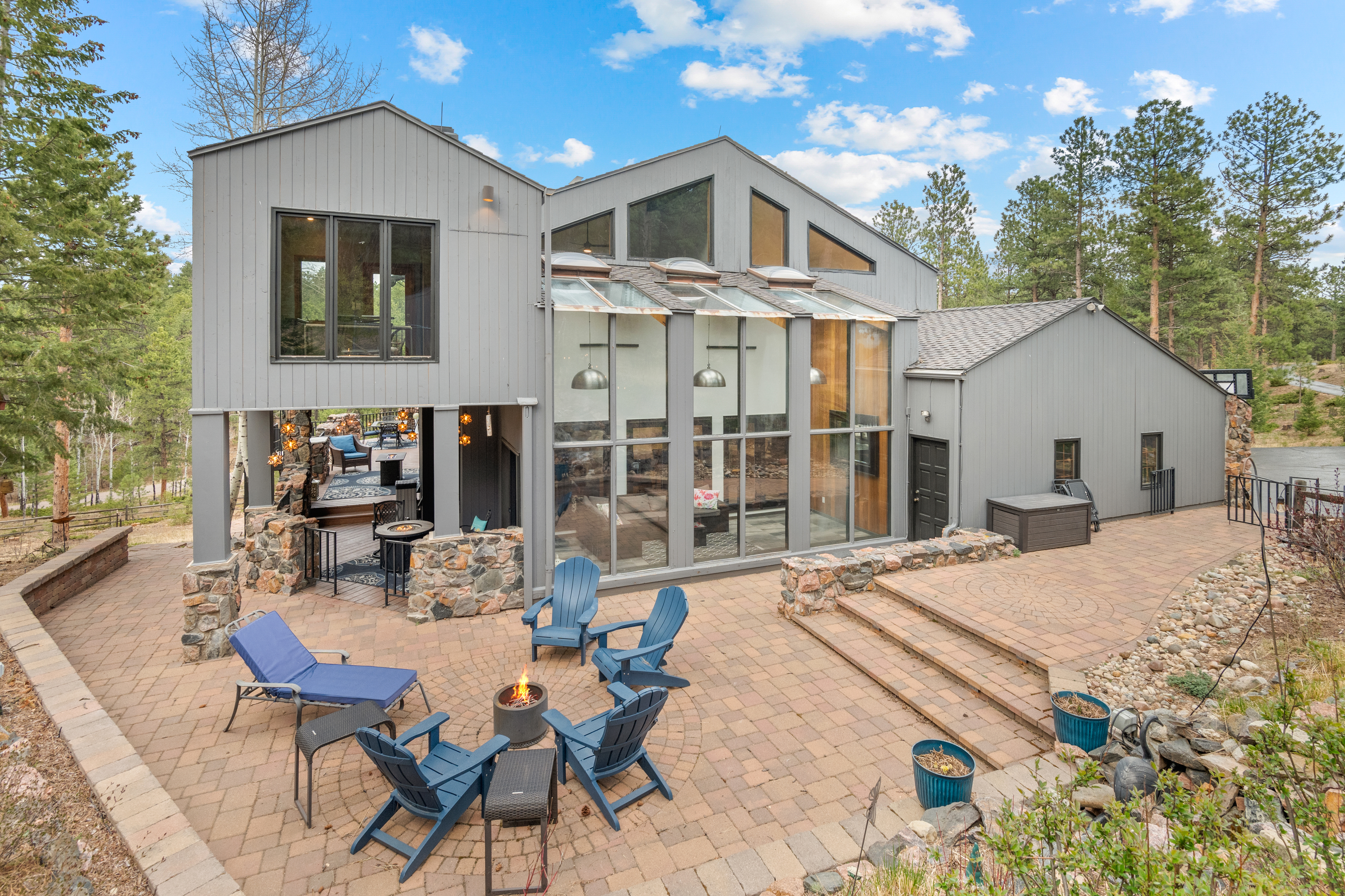  Discover the Pinnacle of Mountain Living at This Meticulously Reimagined Estate - 物件實景