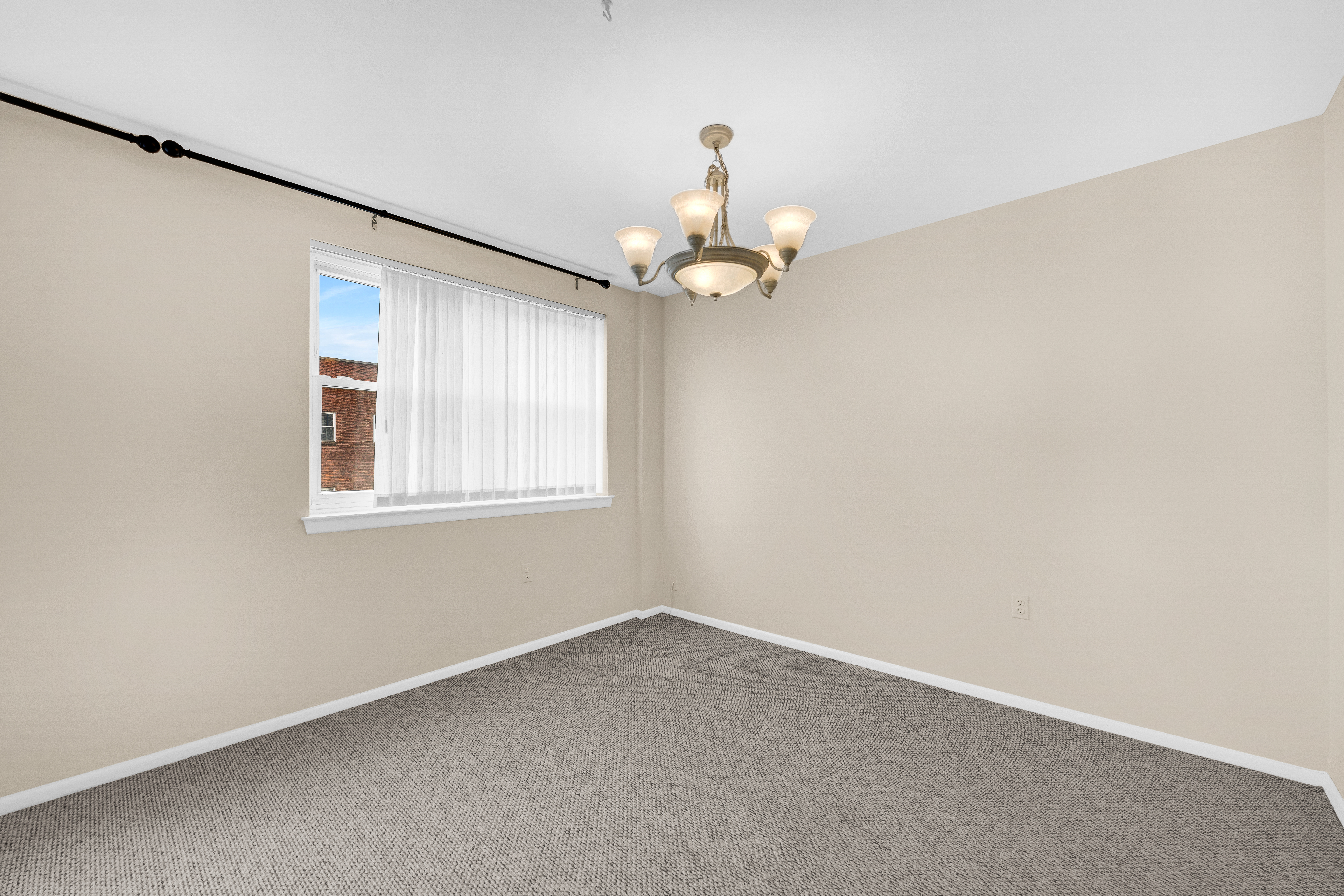  893 Farmington Avenue - 物件實景