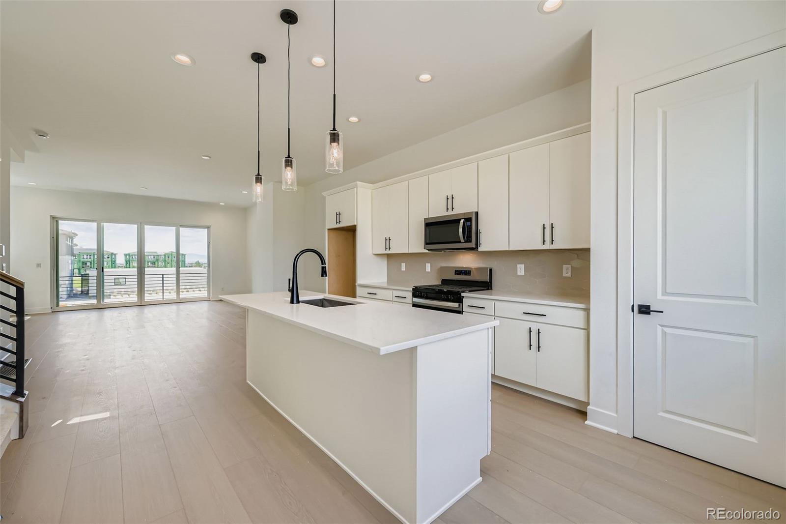 Aurora, Colorado, 80019, United States, 4 Bedrooms Bedrooms, ,3 BathroomsBathrooms,Residential,For Sale,1958574