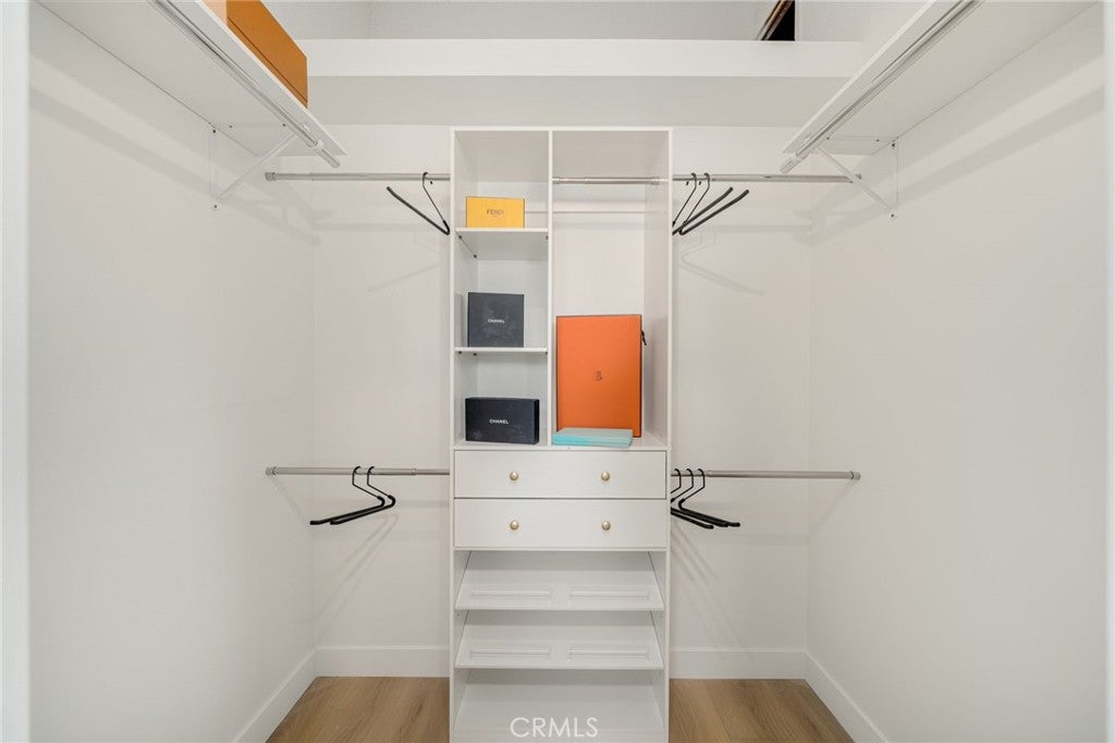 Woodland Hills, California, 91367, United States, 3 Bedrooms Bedrooms, ,2 BathroomsBathrooms,Residential,For Sale,1991959