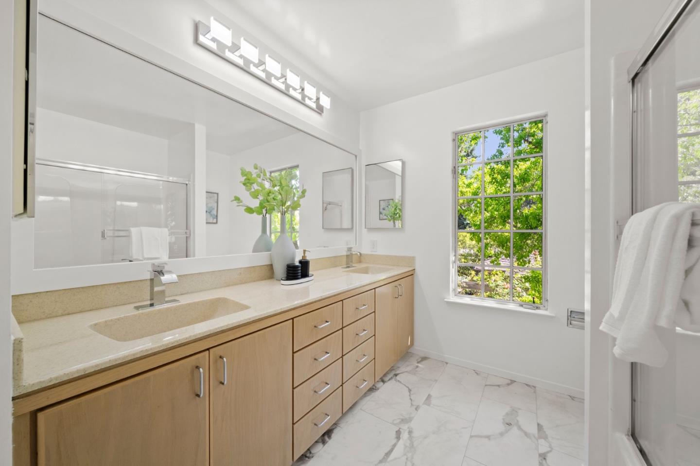 Palo Alto, California, 94301, United States, 4 Bedrooms Bedrooms, ,4 BathroomsBathrooms,Residential,For Sale,1837921
