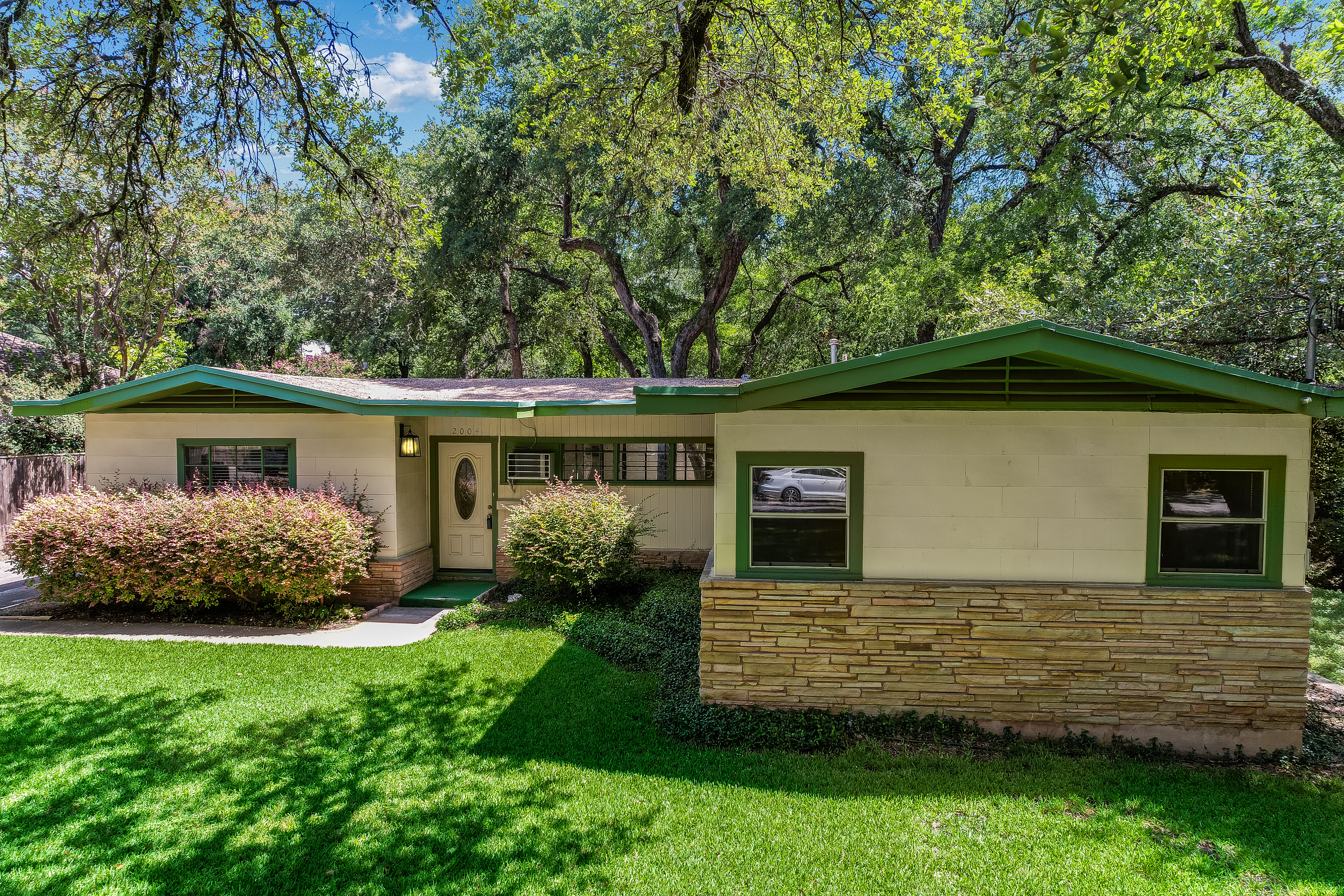  JUST LISTED in Tarrytown - 物件實景
