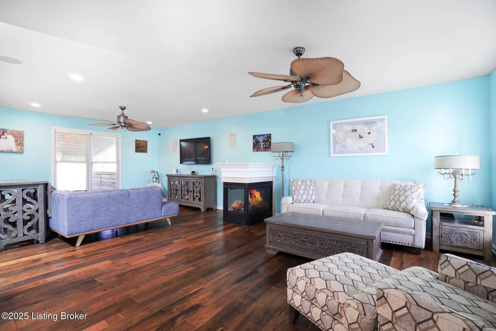 Louisville, Kentucky, 40299, United States, 3 Bedrooms Bedrooms, ,4 BathroomsBathrooms,Residential,For Sale,2000684