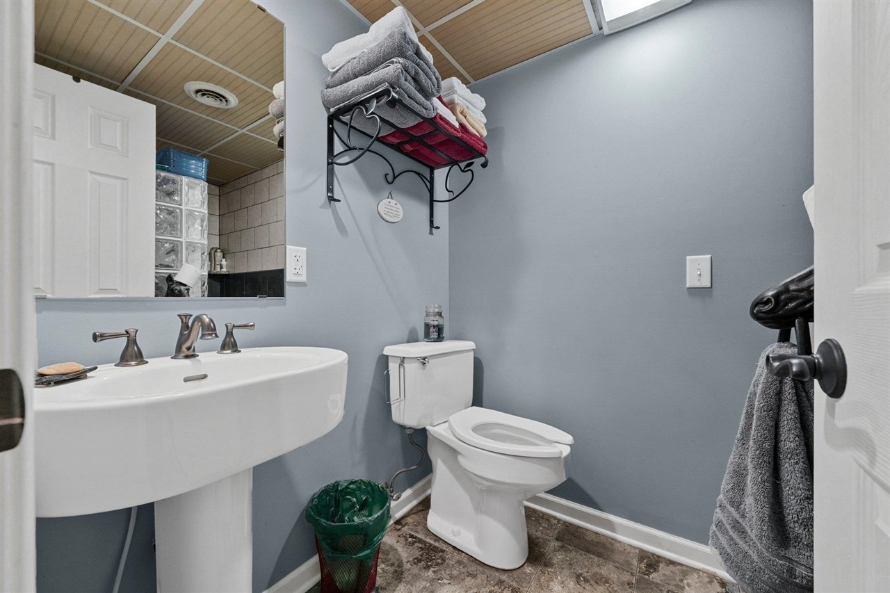Bowling Green, Kentucky, 42103, United States, 4 Bedrooms Bedrooms, ,5 BathroomsBathrooms,Residential,For Sale,1785083