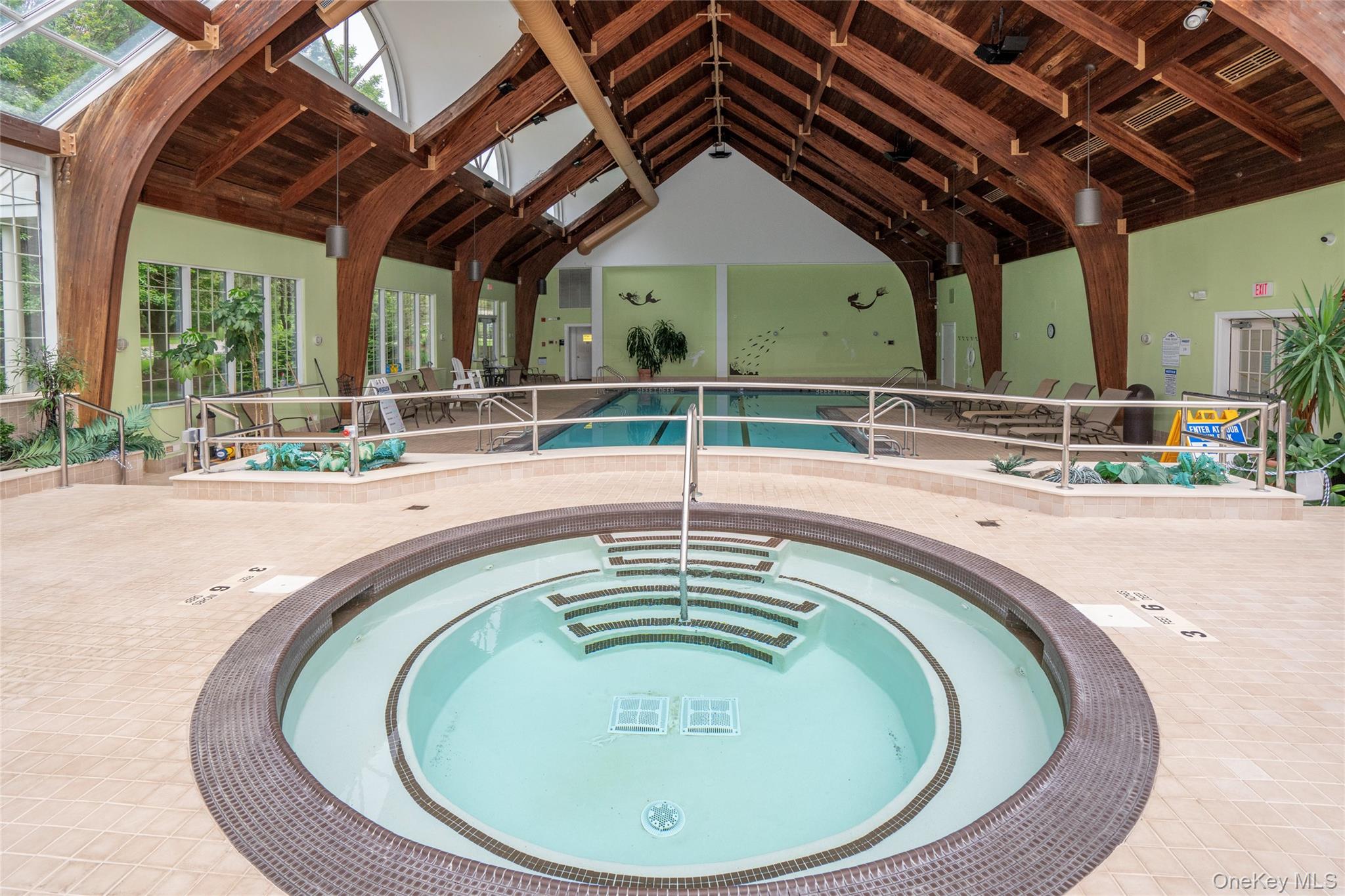  323 Baltustrol Circle, Roslyn, NY, 11576 - 物件實景