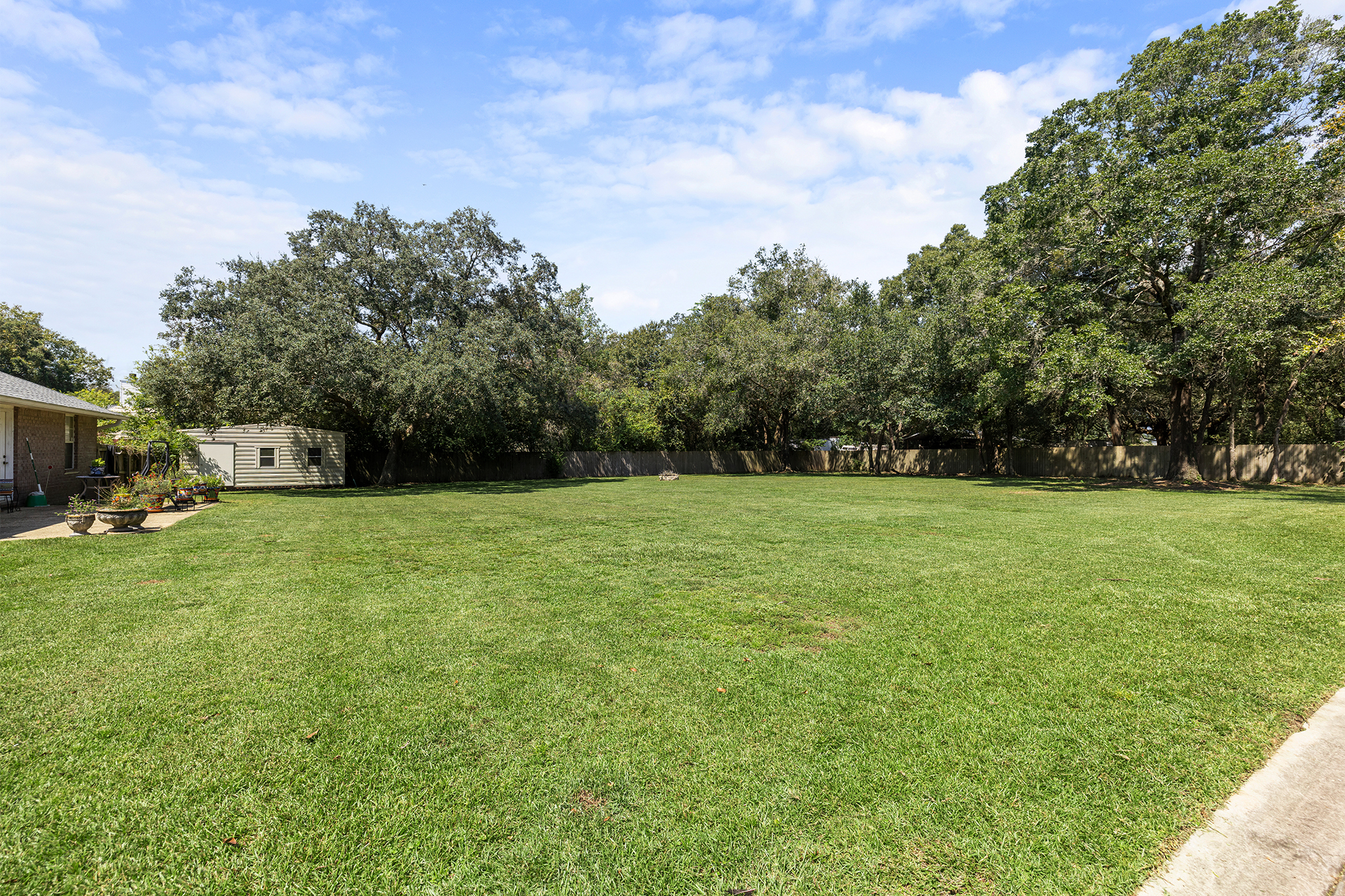  Move-In Ready Home on Nearly an Acre - 物件實景
