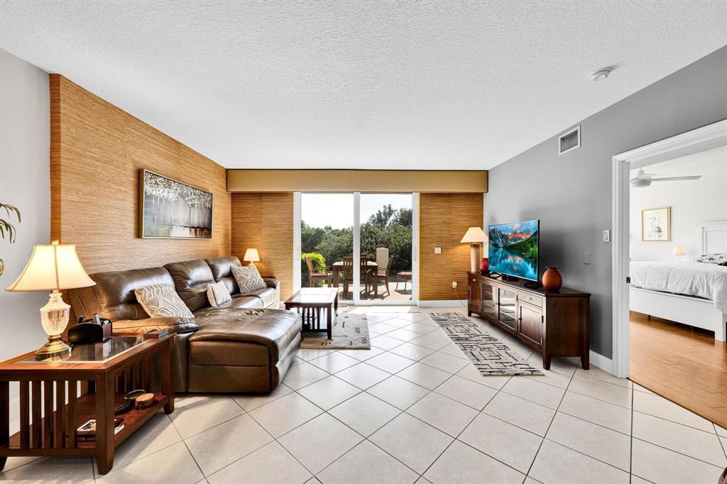 Pompano Beach, Florida, 33062, United States, 2 Bedrooms Bedrooms, ,3 BathroomsBathrooms,Residential,For Sale,2040159