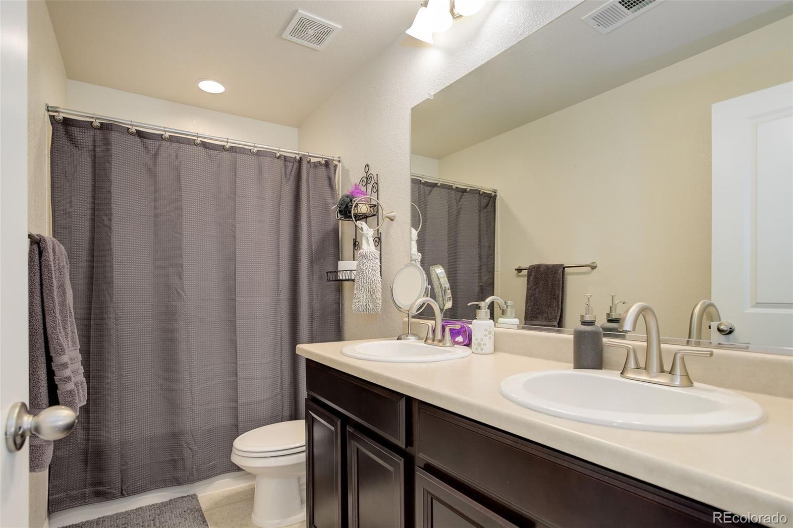 Aurora, Colorado, 80016, United States, 3 Bedrooms Bedrooms, ,3 BathroomsBathrooms,Residential,For Sale,1940296