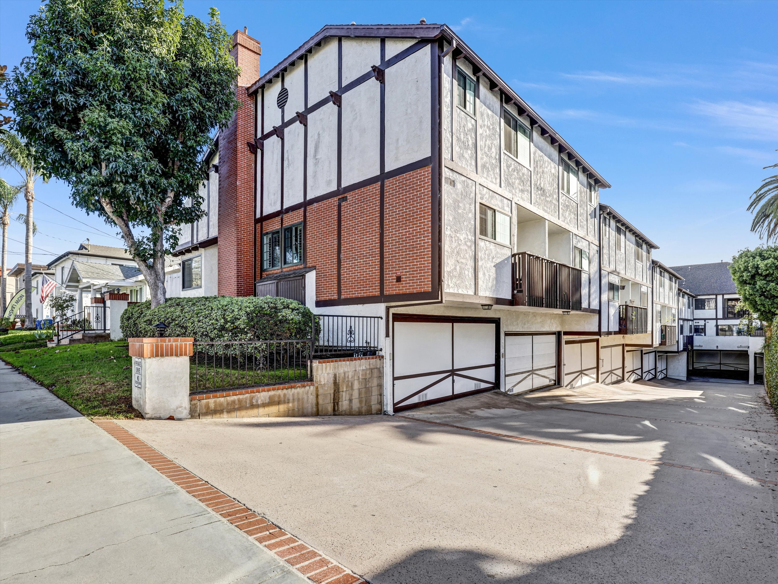  324 N Catalina Ave - 物件實景