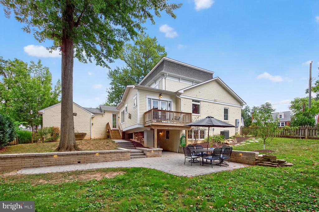 Arlington, Virginia, 22213, United States, 5 Bedrooms Bedrooms, ,5 BathroomsBathrooms,Residential,For Sale,1982488