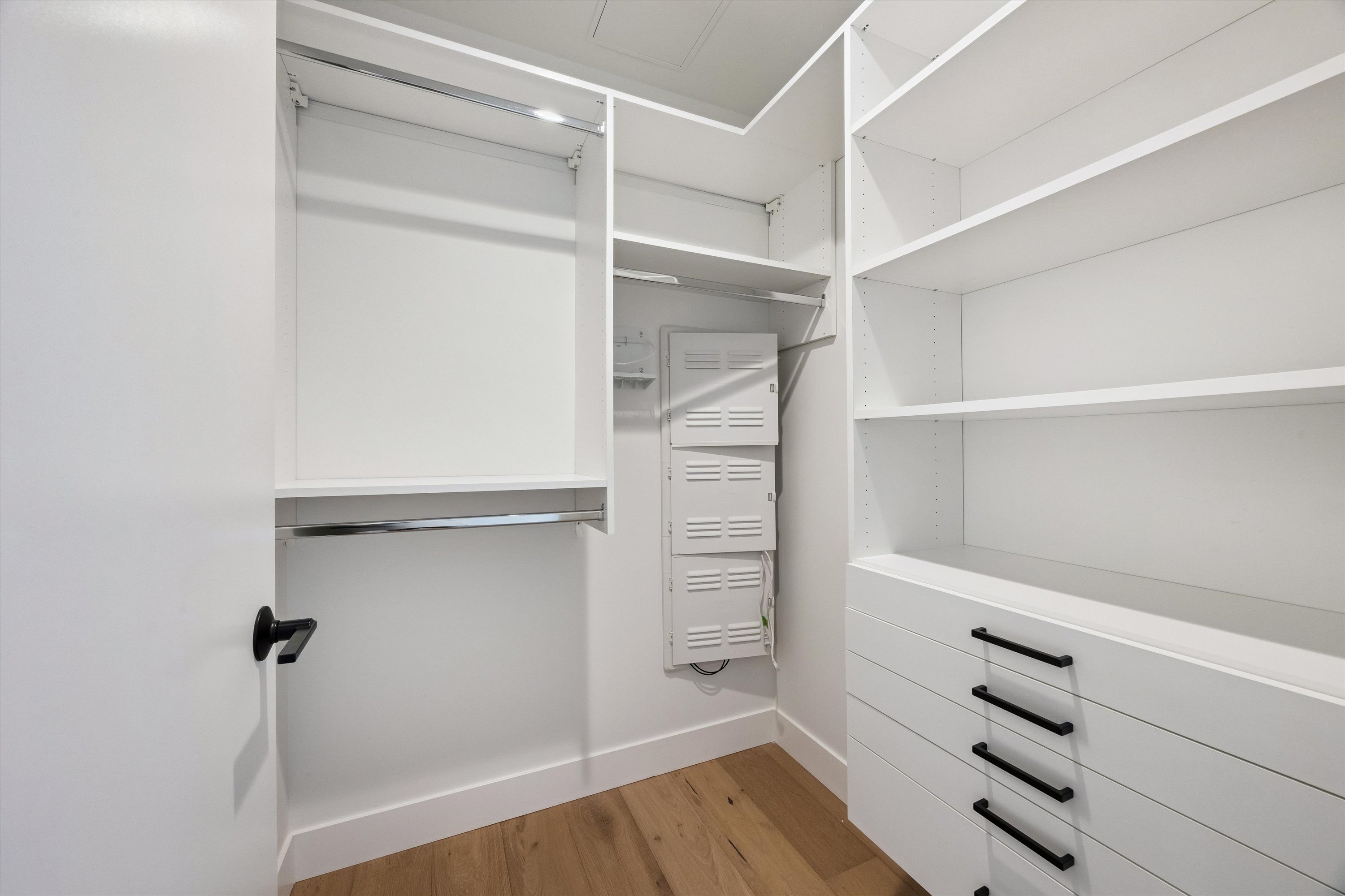  Lake View 2 Bedroom Condo with Flex Space at 70 Rainey - 物件實景